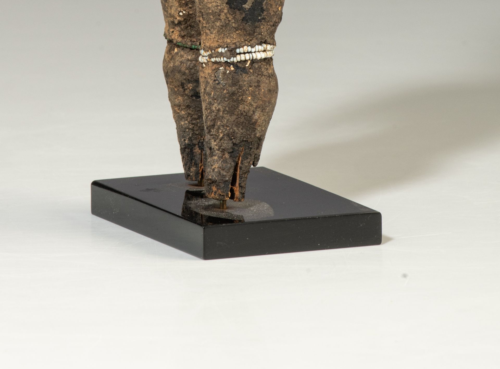 A carved and patinated wooden ritual figure, Abron (Ghana), 29,5 cm - Bild 9 aus 9