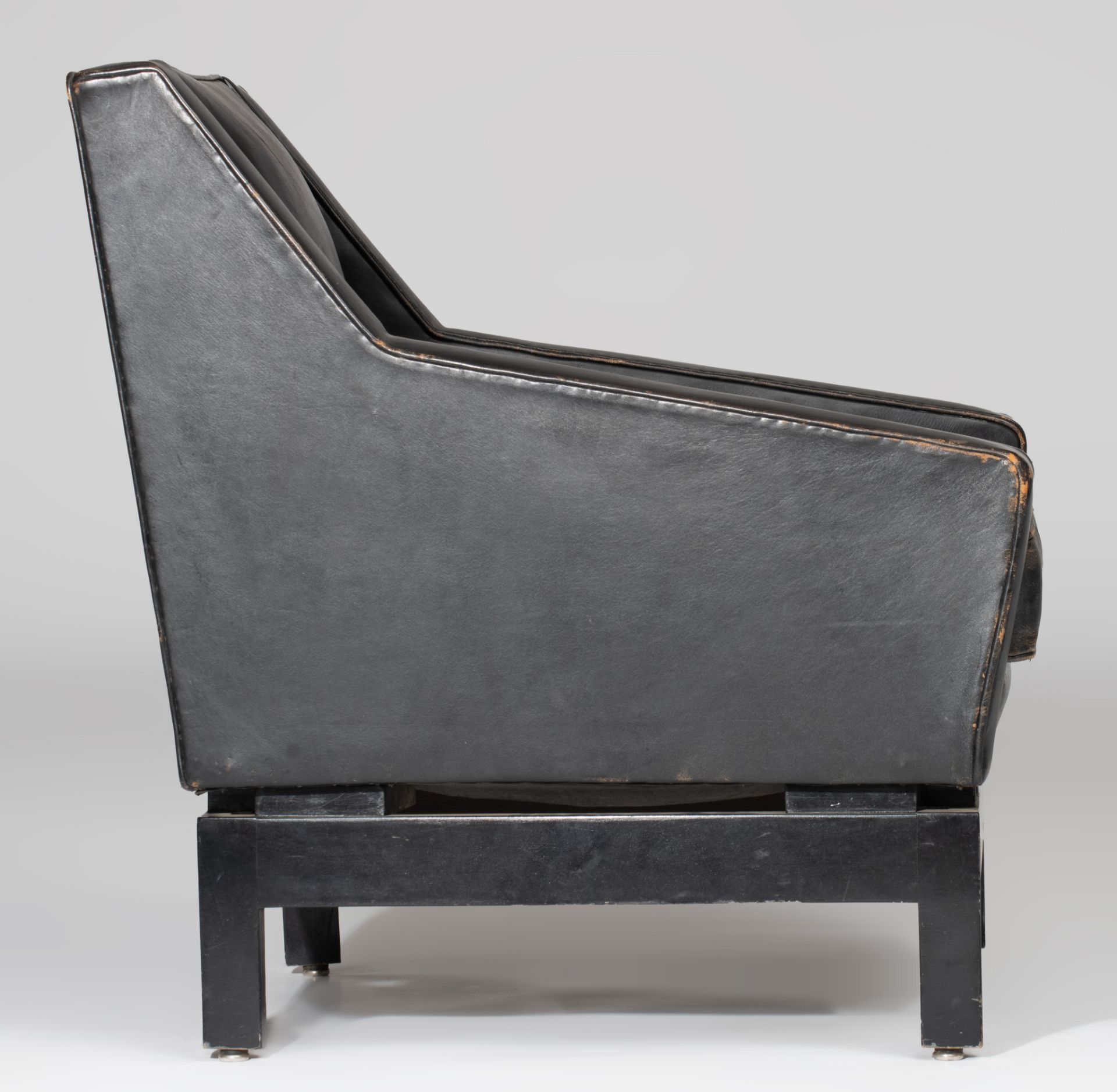 A Verraneman armchair, black leather on a black lacquered wooden frame, 1957, H 76 - W 72 cm - Image 7 of 11