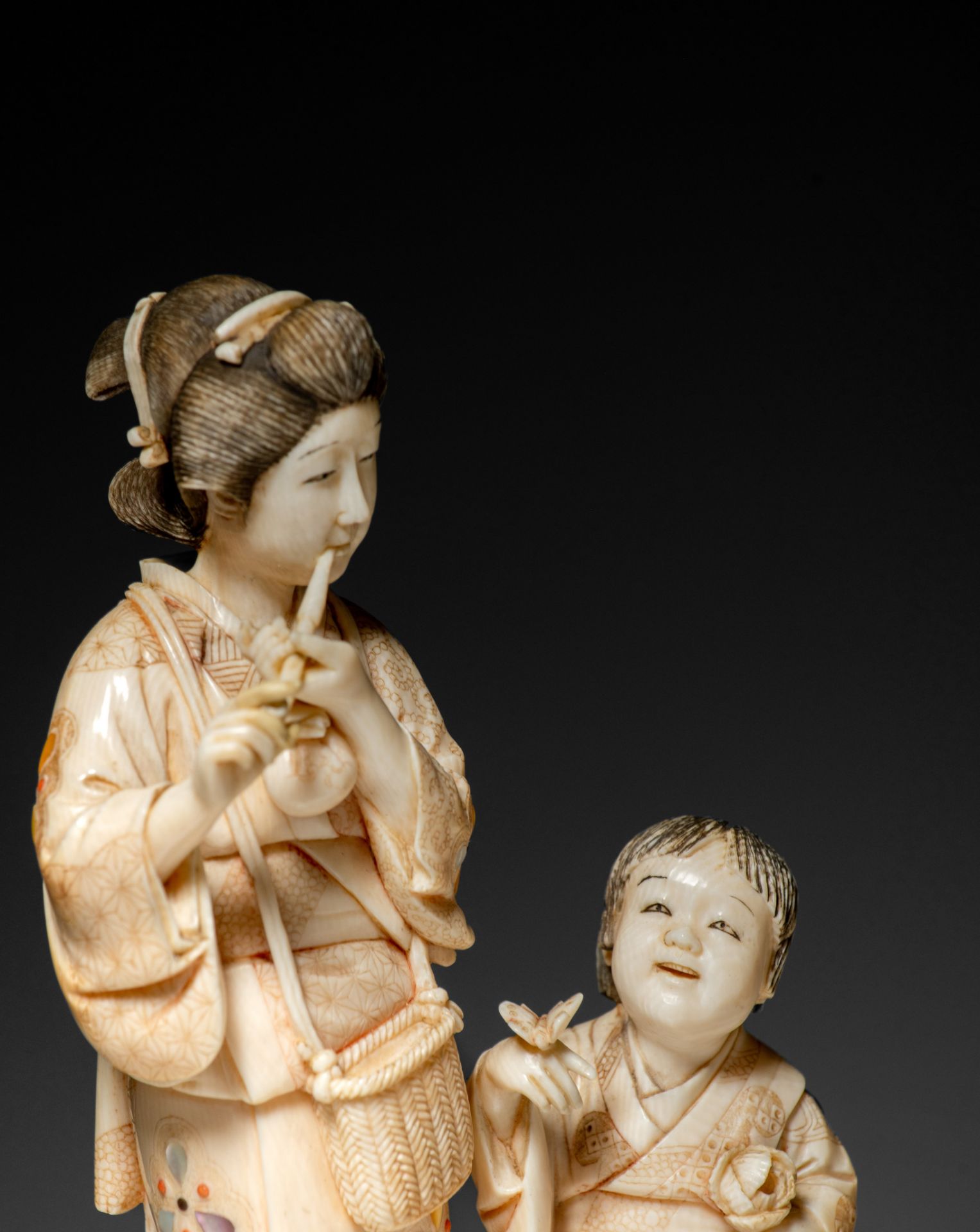Two Japanese ivory okimonos, Meiji/TaÓsho period, H 12,6 cm, 160 g and Taisho/early Showa period, H - Bild 18 aus 22