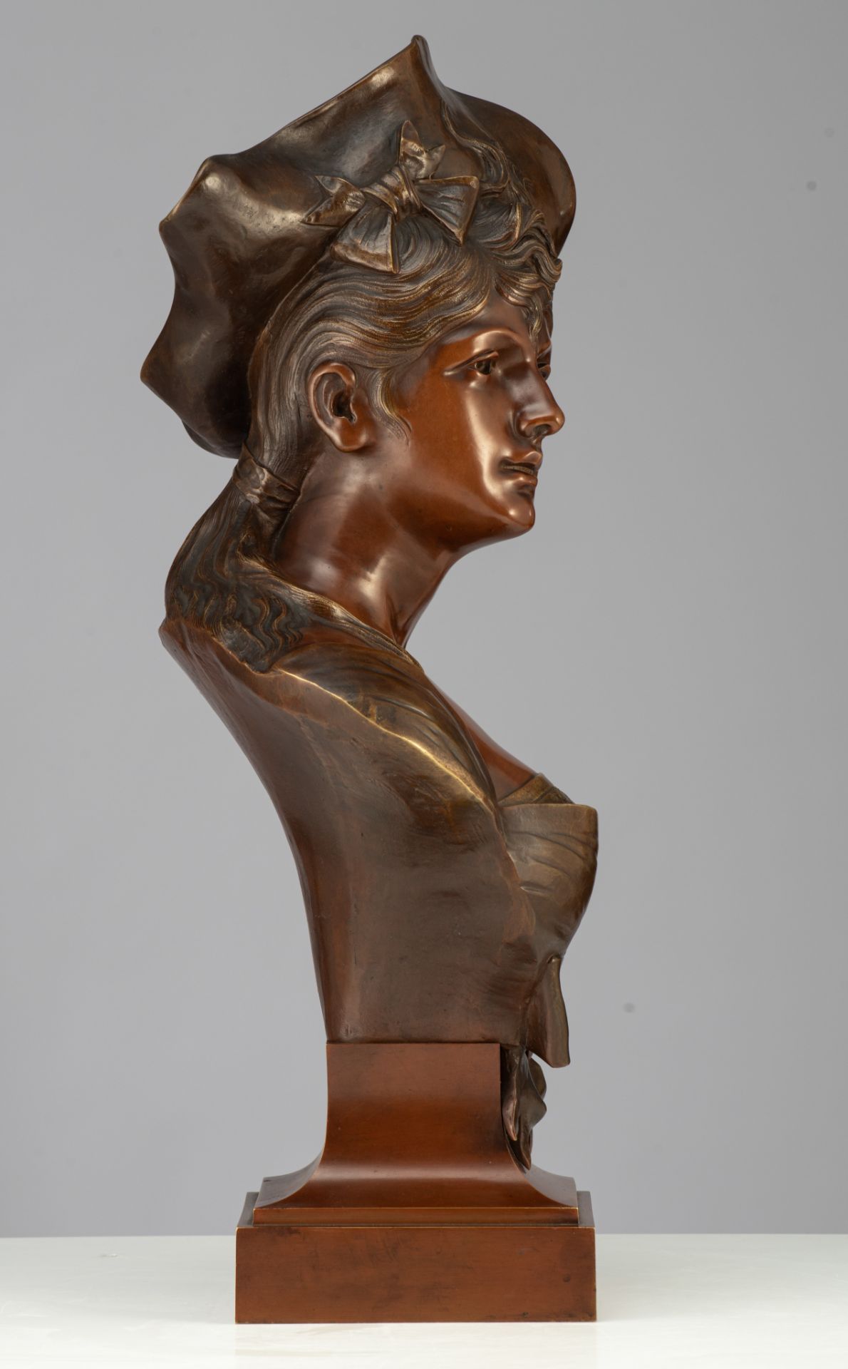 Signed Castelli, lady with hat, brown patinated bronze, H 70 cm - Image 5 of 10