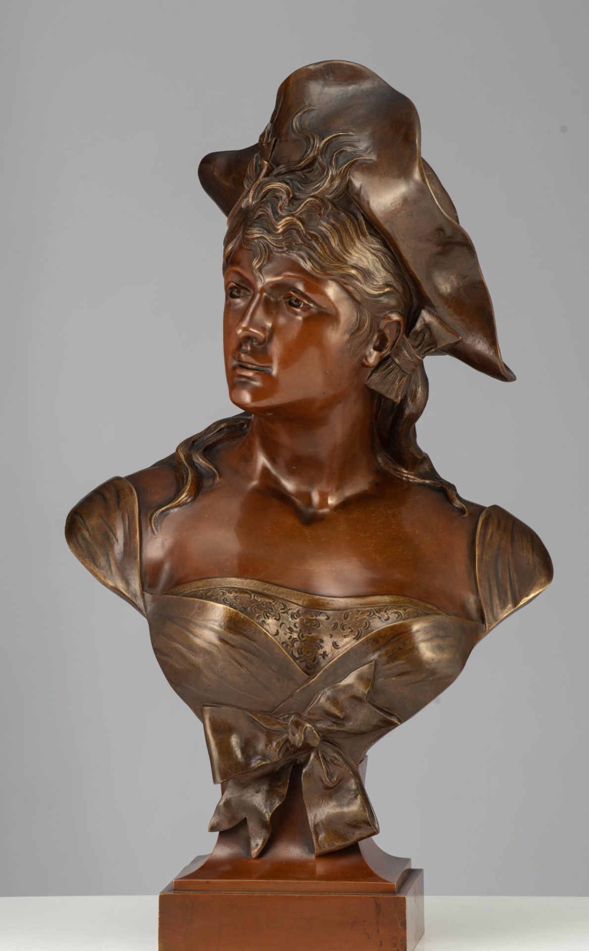 Signed Castelli, lady with hat, brown patinated bronze, H 70 cm - Image 7 of 10