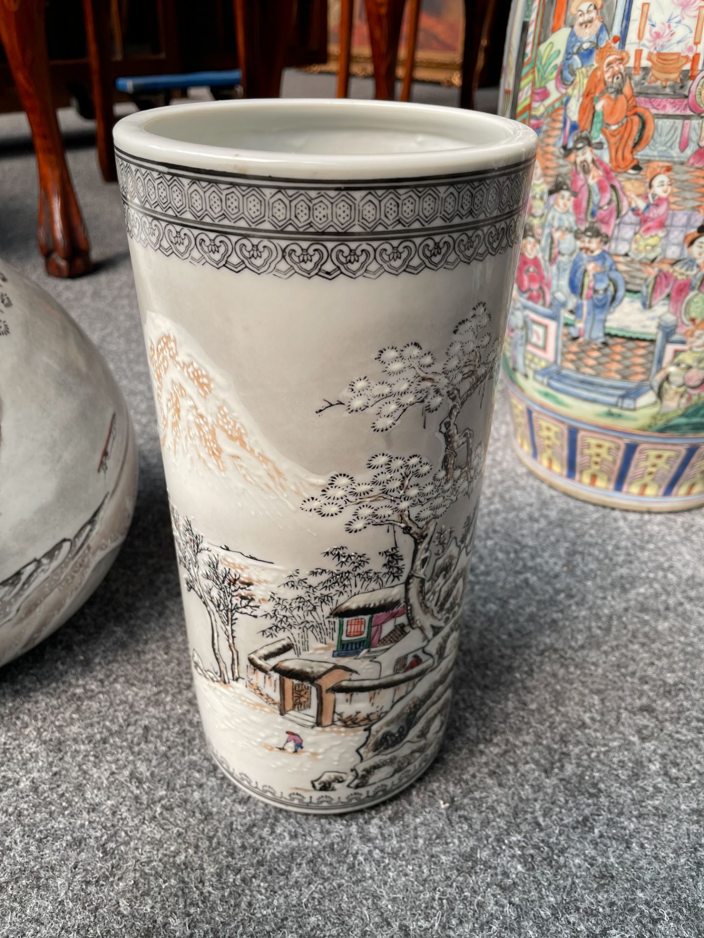 A Chinese Canton grisaille and enamelled 'Winter Landscape' cylindrical vase and ginger jar, 20thC, - Image 17 of 26