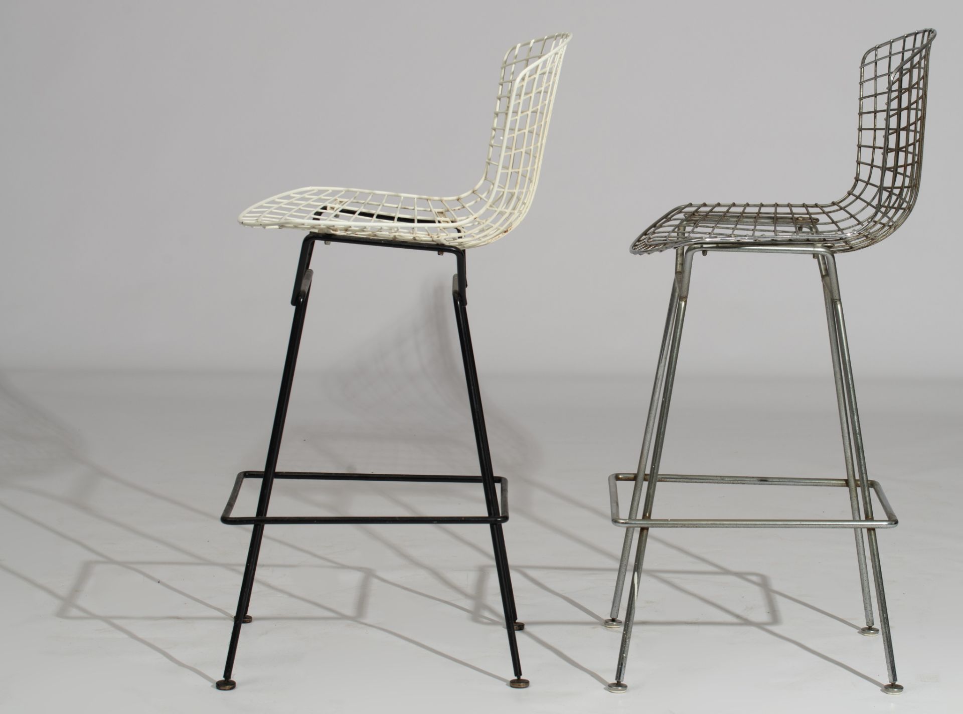 Two Bertoia barstools, designed by Harry Bertoia for Knoll International, H 107 - 109 - W 54 cm - Image 4 of 13