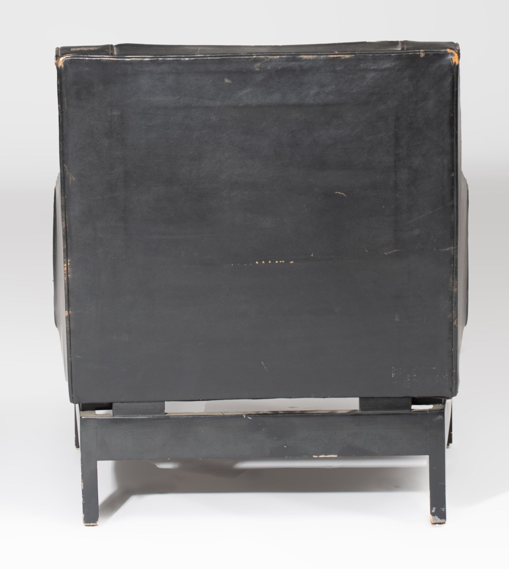 A Verraneman armchair, black leather on a black lacquered wooden frame, 1957, H 76 - W 72 cm - Image 6 of 11