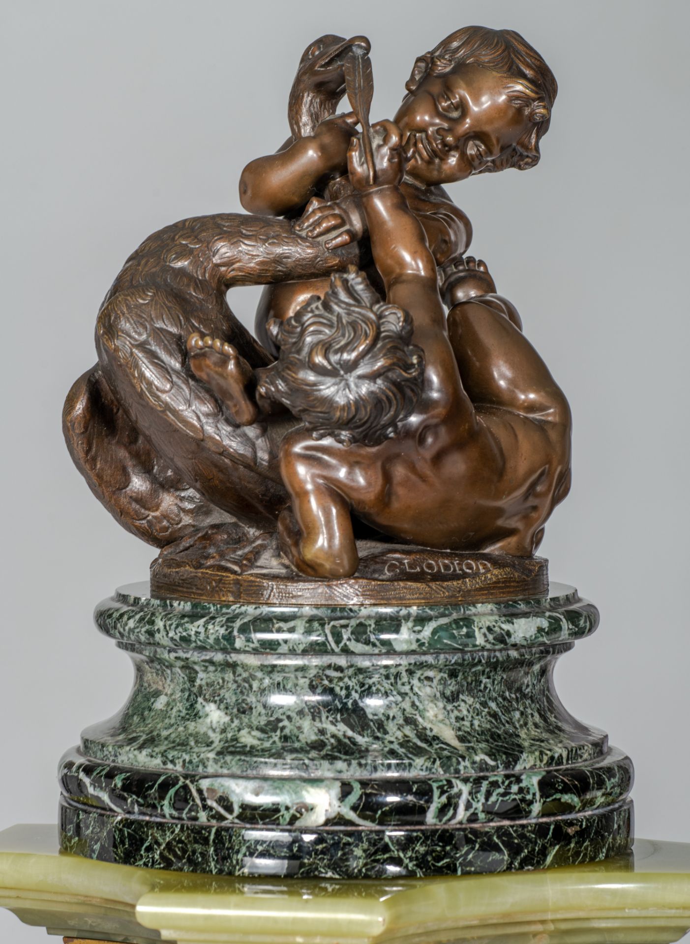 Clodion, putti playing with a swan, patinated bronze on a marble pedestal, H 145 cm (total height) - Image 9 of 18
