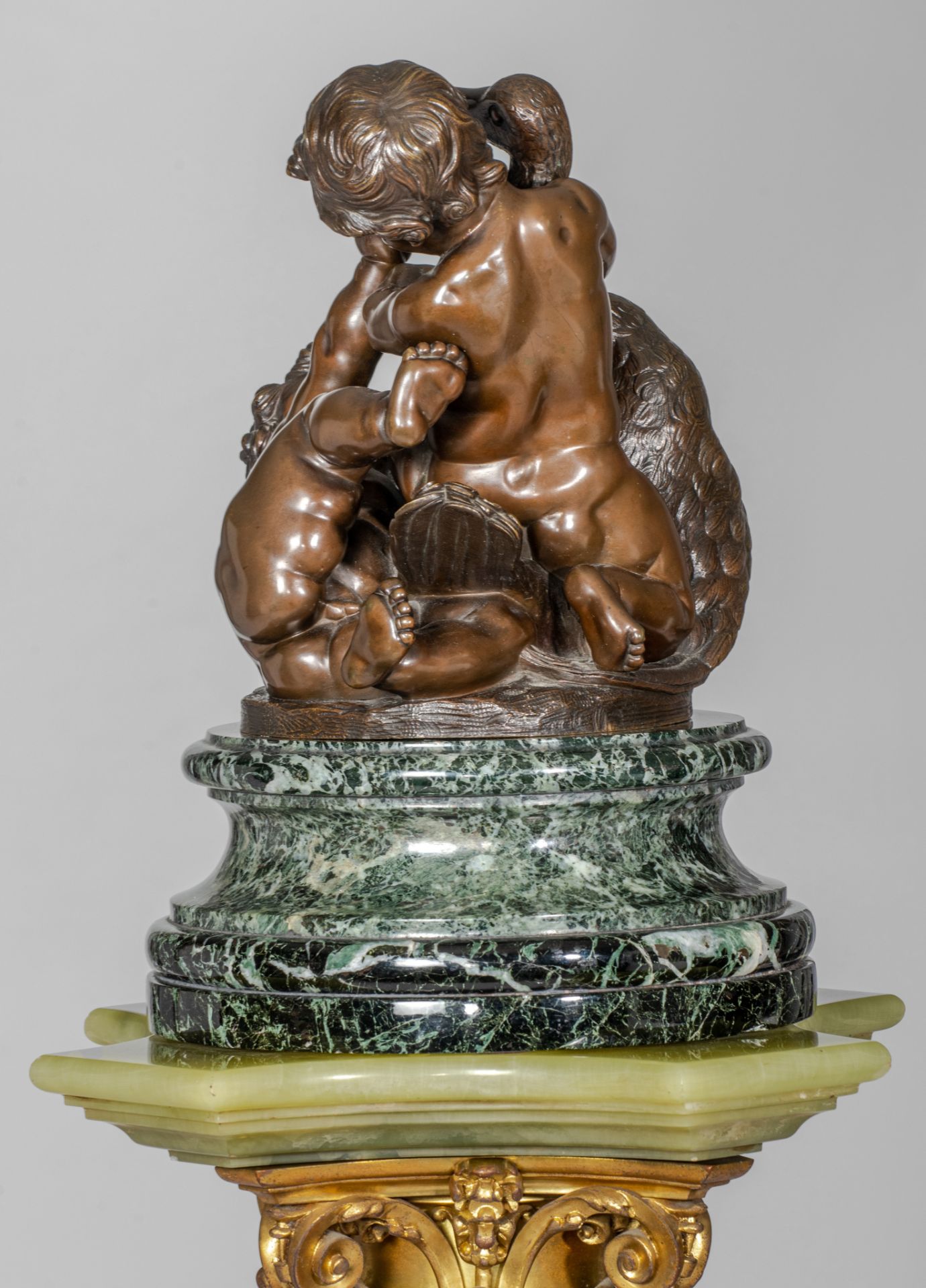 Clodion, putti playing with a swan, patinated bronze on a marble pedestal, H 145 cm (total height) - Image 12 of 18