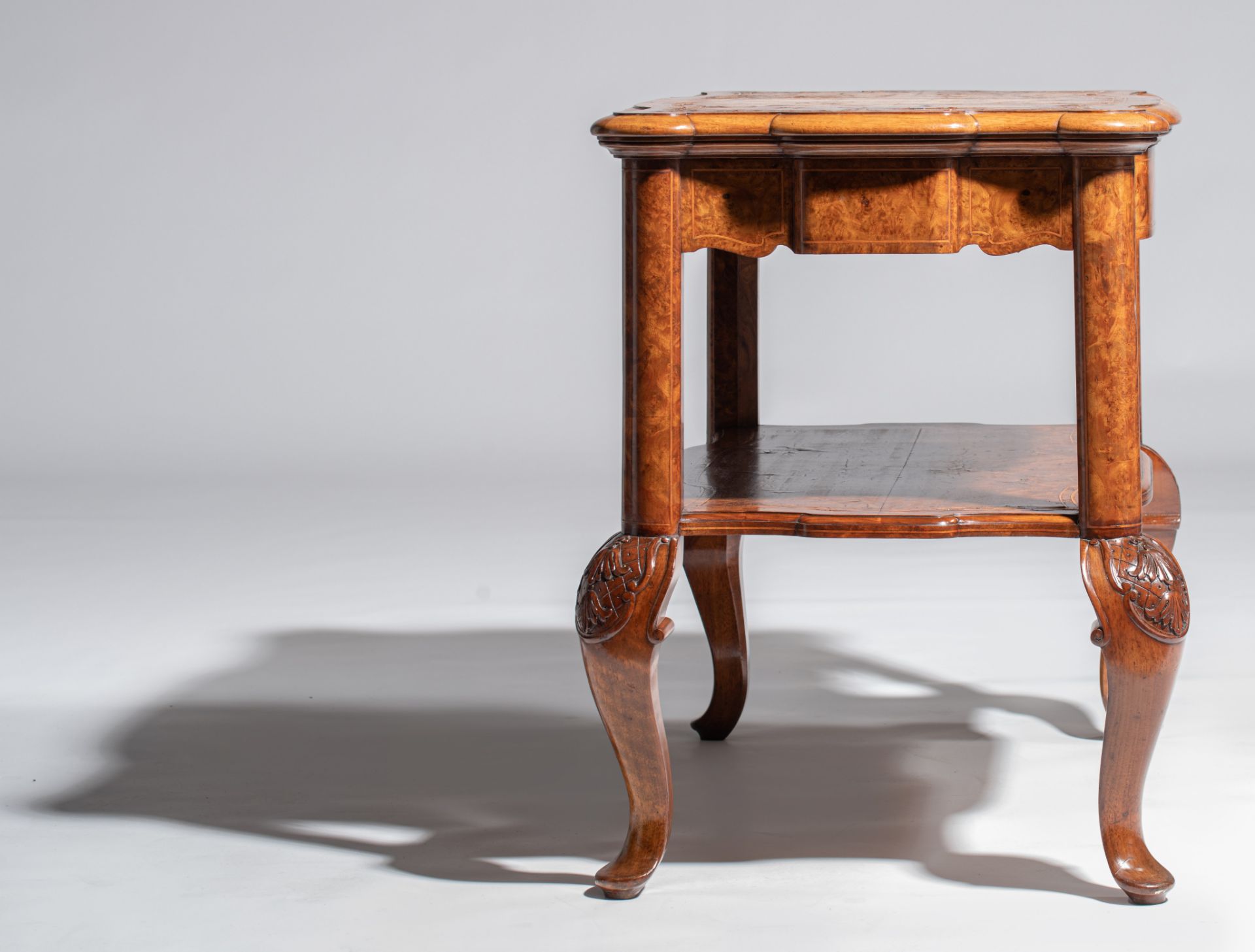 An English side table on baluster feet, burr and walnut veneered, H 70 - W 89 - D 54 cm - Image 7 of 11