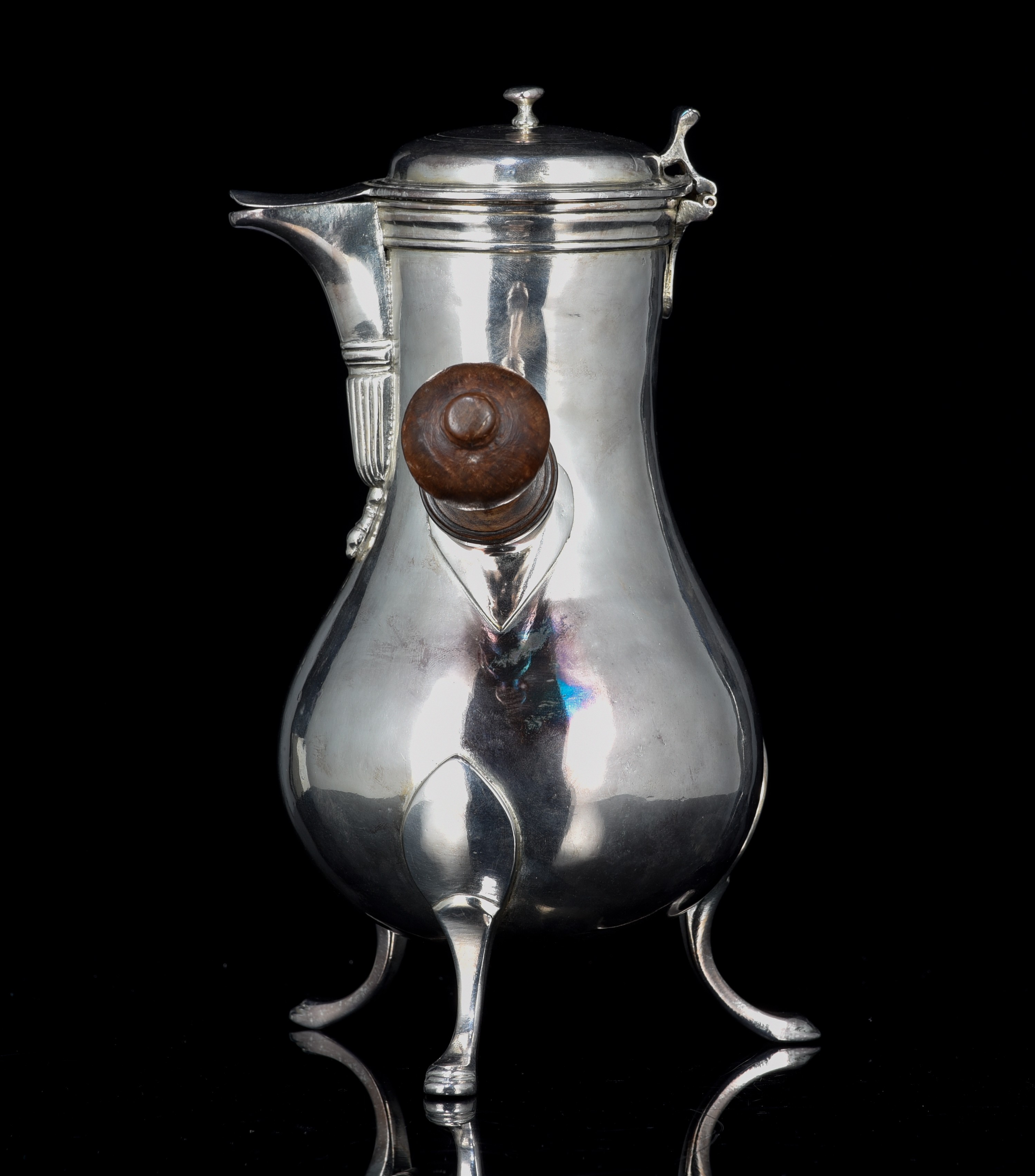 An 18thC silver Rococo chocolate pot, no visible hallmarks, H 28 cm, weight: ca. 1.235 g - Image 3 of 7