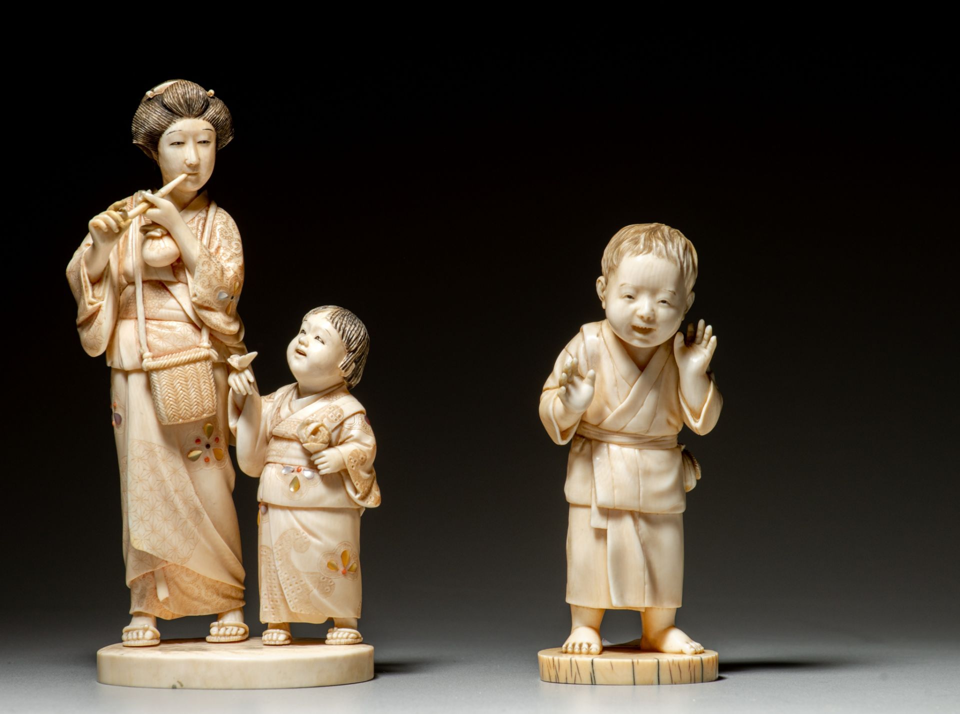 Two Japanese ivory okimonos, Meiji/TaÓsho period, H 12,6 cm, 160 g and Taisho/early Showa period, H - Bild 11 aus 22