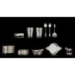 A various collection of silver objects, H 2,3 - 7,5 cm, total weight: ca 919 g