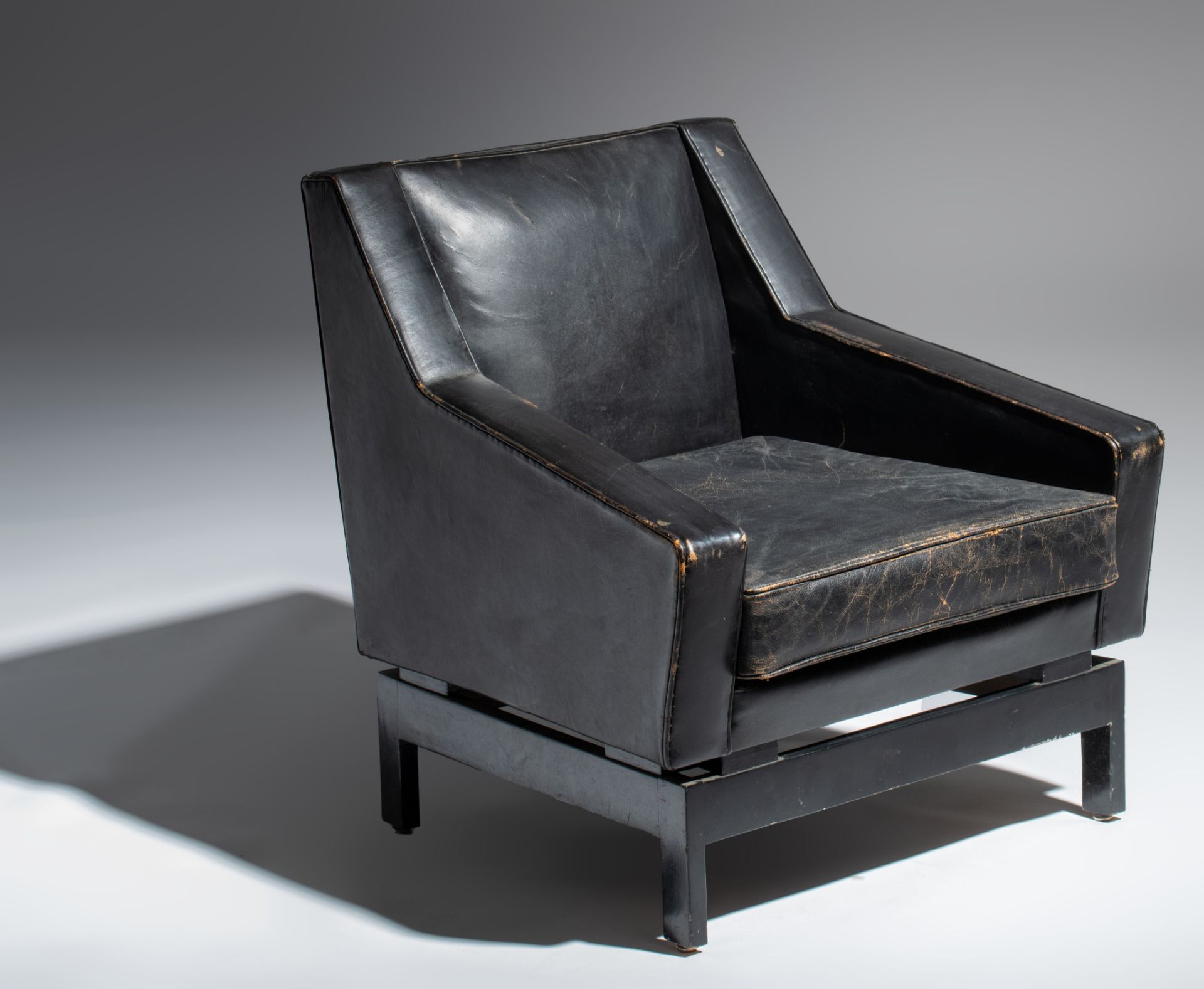 A Verraneman armchair, black leather on a black lacquered wooden frame, 1957, H 76 - W 72 cm - Image 2 of 11