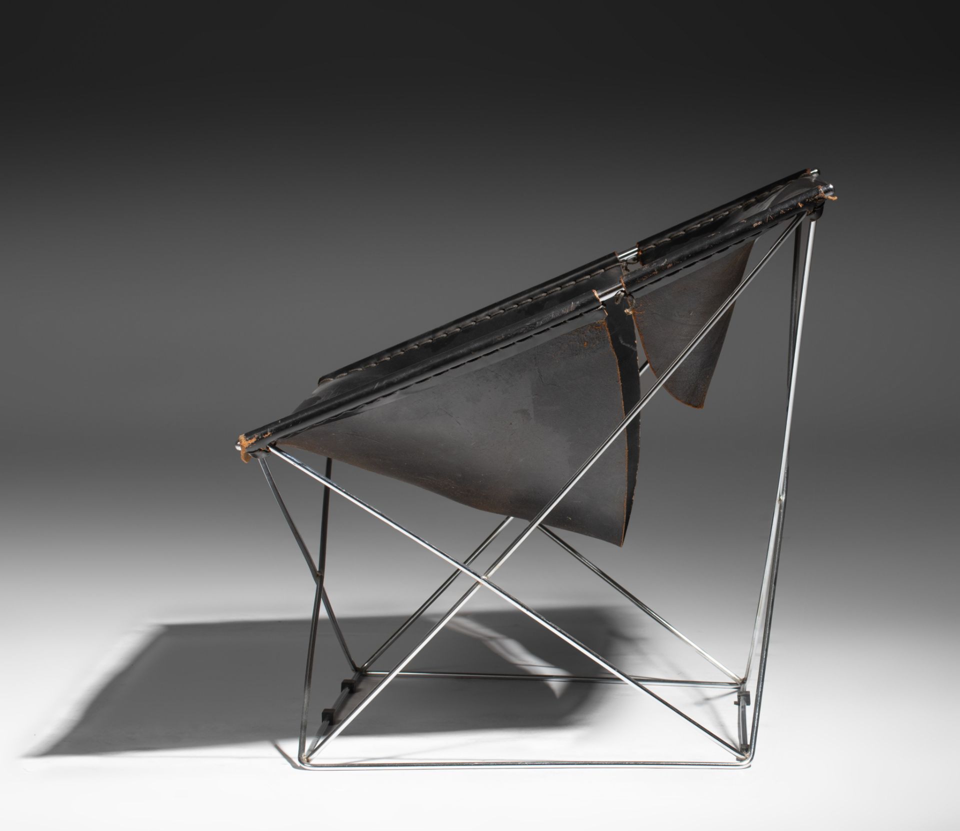 A F675 'butterfly' chair by Pierre Paulin for Polak, 1963, H 65 - W 83 cm - Image 3 of 10
