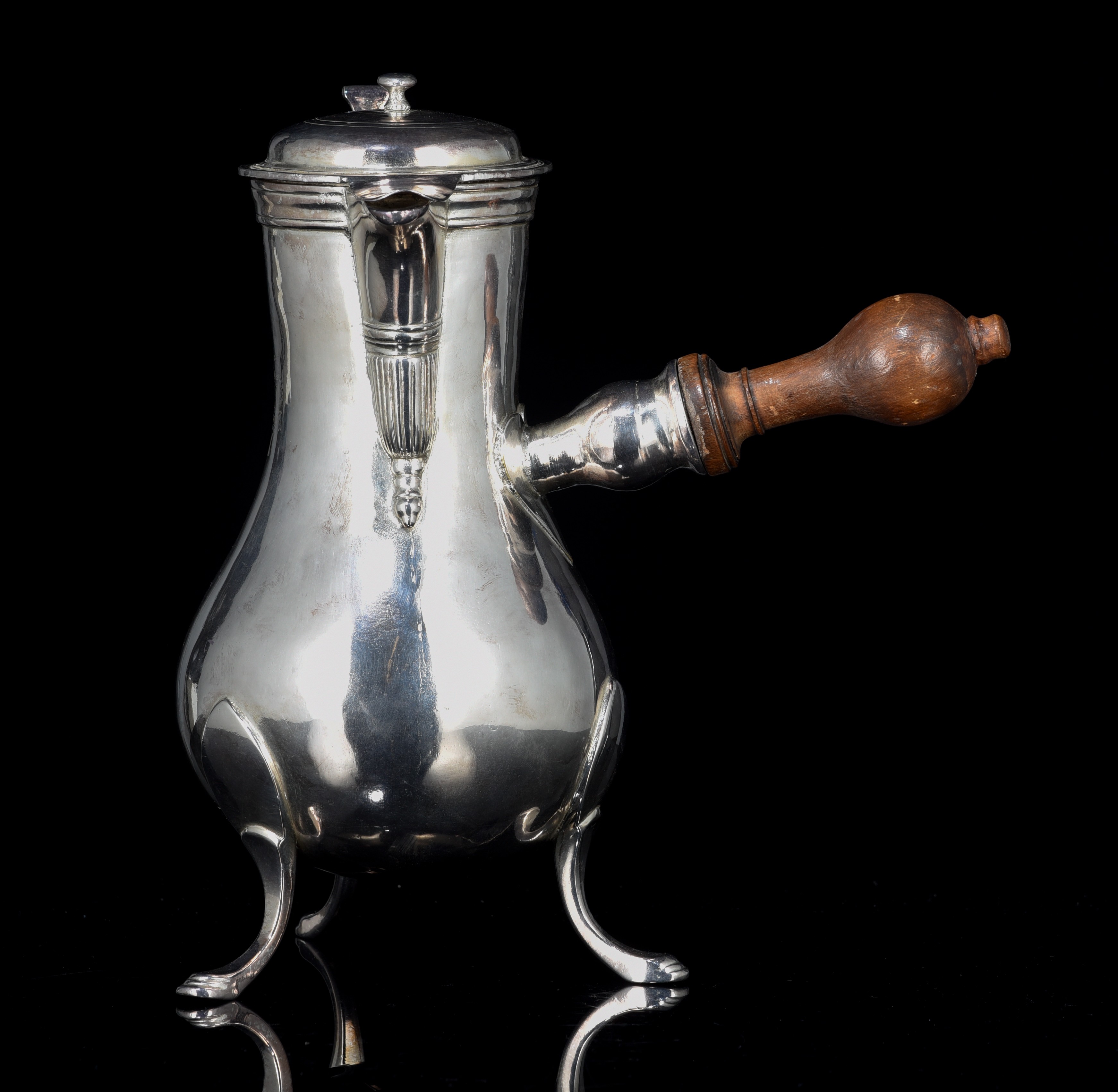 An 18thC silver Rococo chocolate pot, no visible hallmarks, H 28 cm, weight: ca. 1.235 g - Image 2 of 7