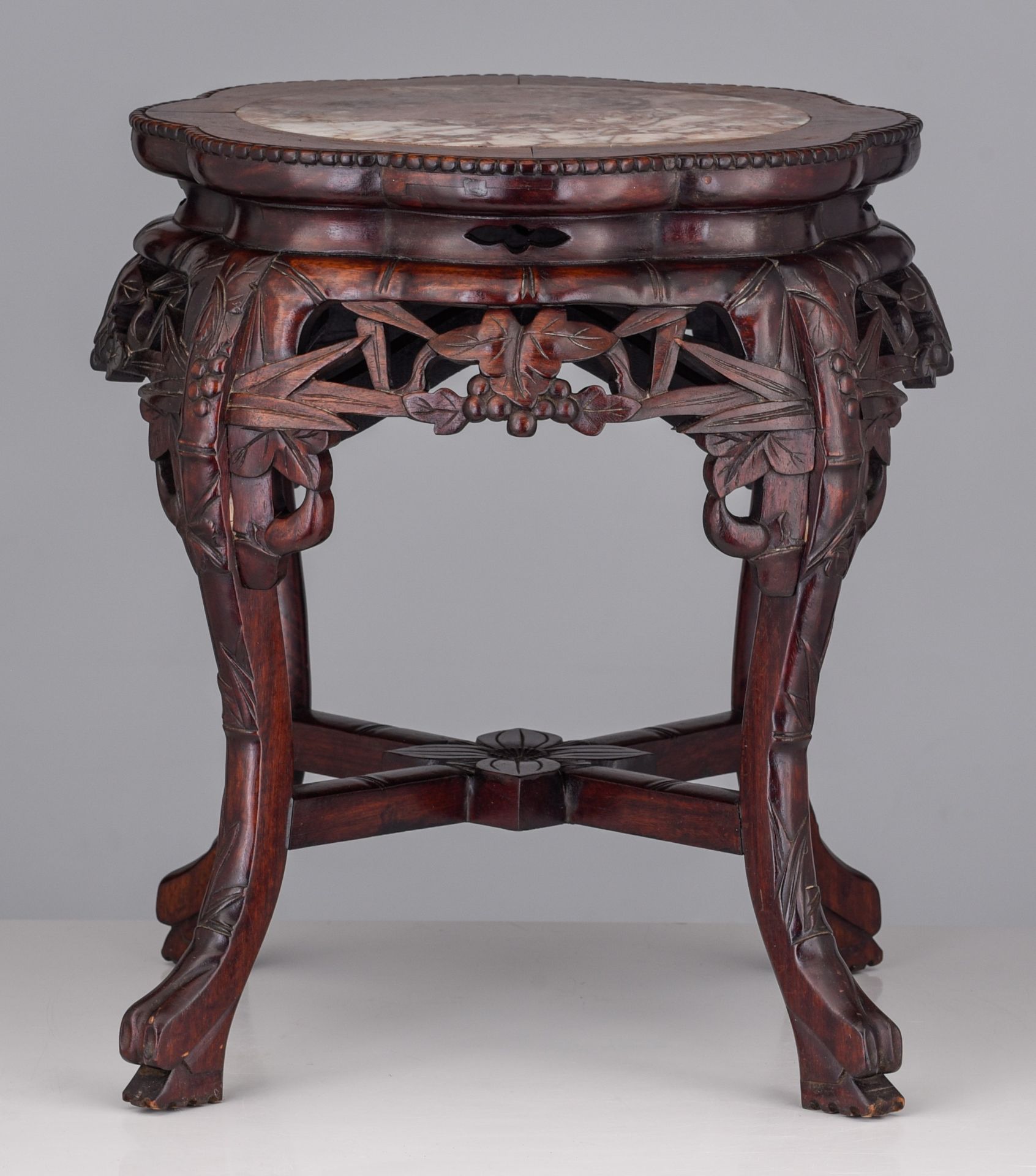 A Chines red lacquered base and a carved hardwood base with a marble top, 19thC/20thC, Tallest H 47 - Bild 6 aus 15