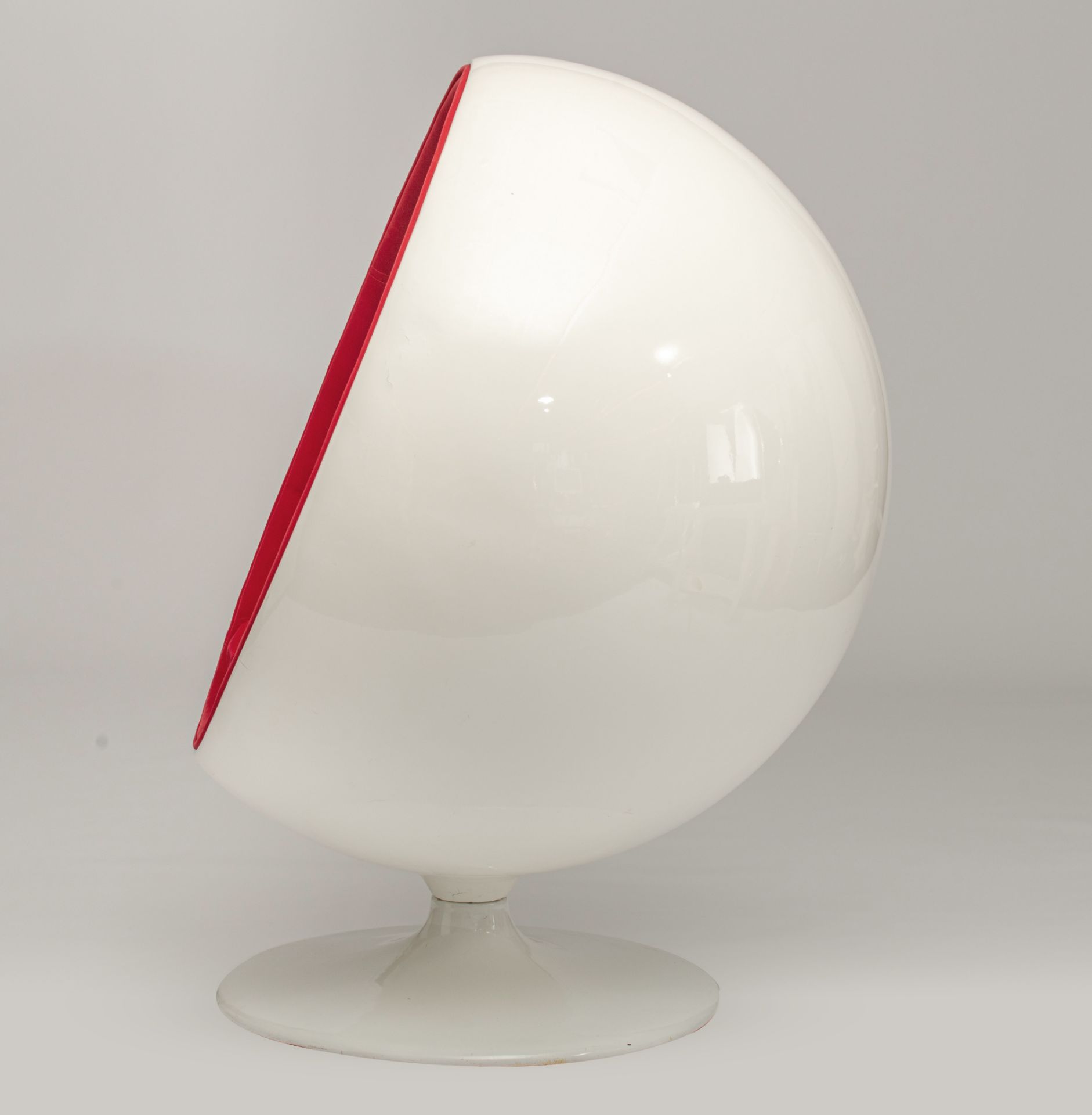 A Globe or Ball Chair by Eero Aarnio, Finland, 1966, H 120 cm - Image 4 of 16
