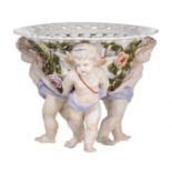 A polychrome decorated Saxony porcelain coupe with three putti, marked Sitzendorf, 19thC, H 25 cm