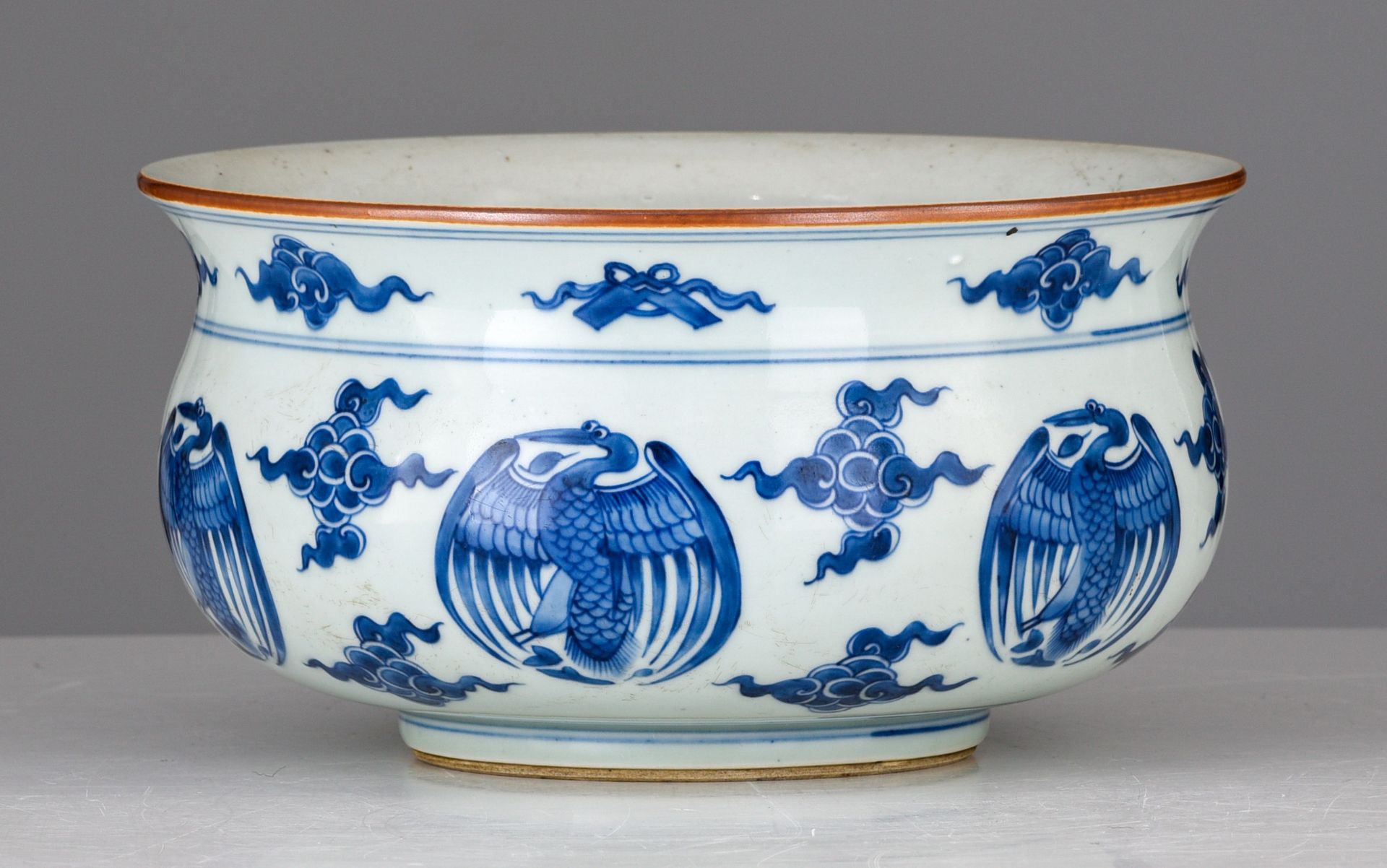 A Chinese blue and white 'Phoenix' censer, H 14 - dia. 26,3 cm - Image 4 of 7