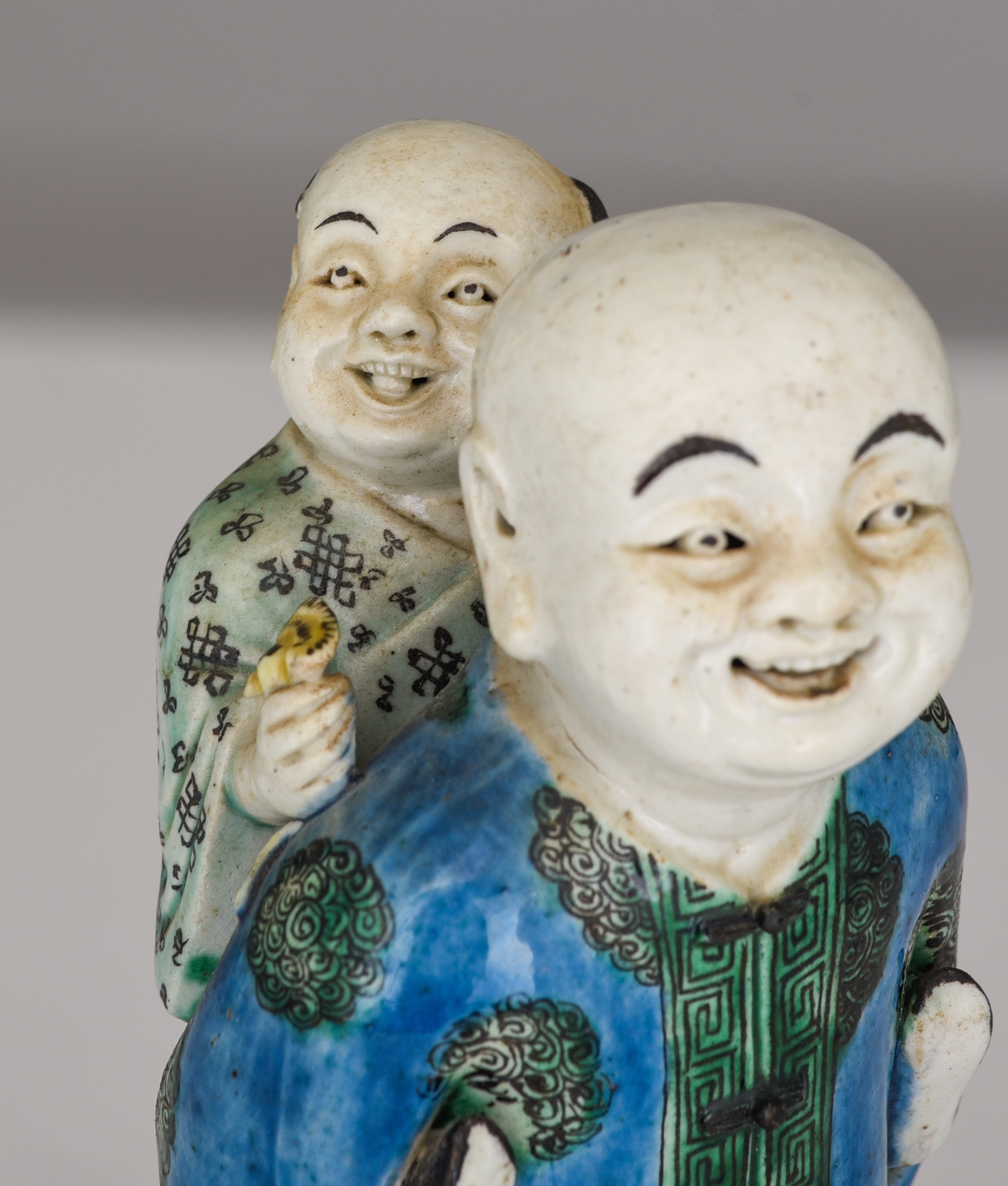 A Chinese famille verte biscuit figure of a man and boy, Republic period, H 22 cm - Image 10 of 10