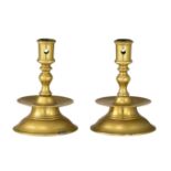 A pair of brass so-called 'rokkandelaars' socket candlesticks, 16thC, H 15,5 cm