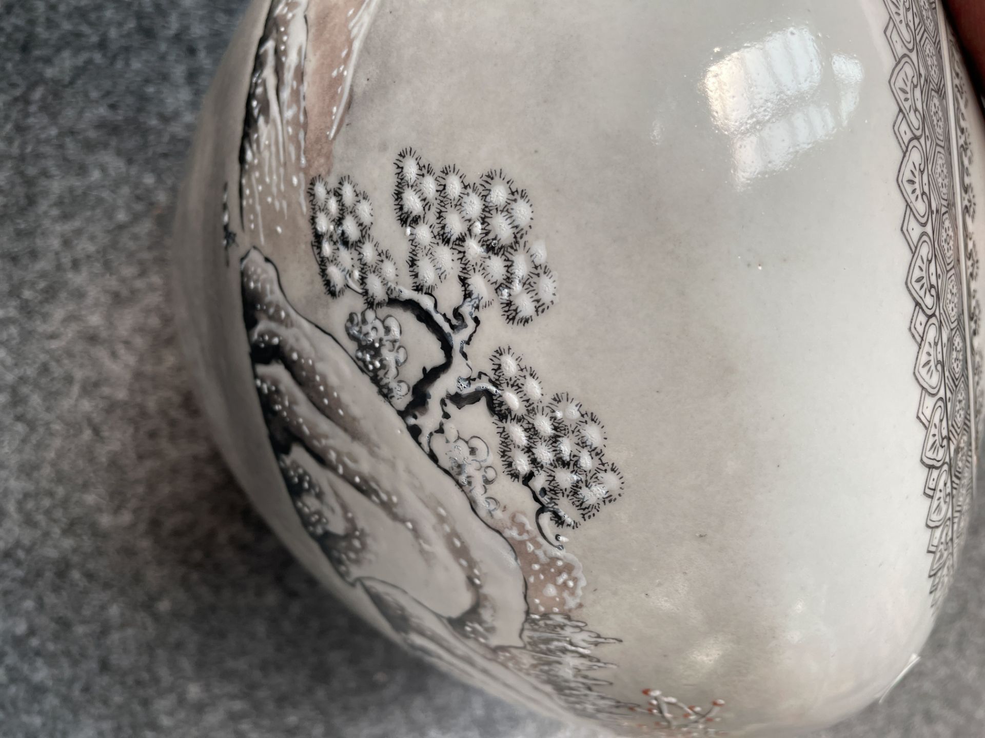 A Chinese Canton grisaille and enamelled 'Winter Landscape' cylindrical vase and ginger jar, 20thC, - Image 14 of 26