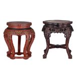 A Chines red lacquered base and a carved hardwood base with a marble top, 19thC/20thC, Tallest H 47