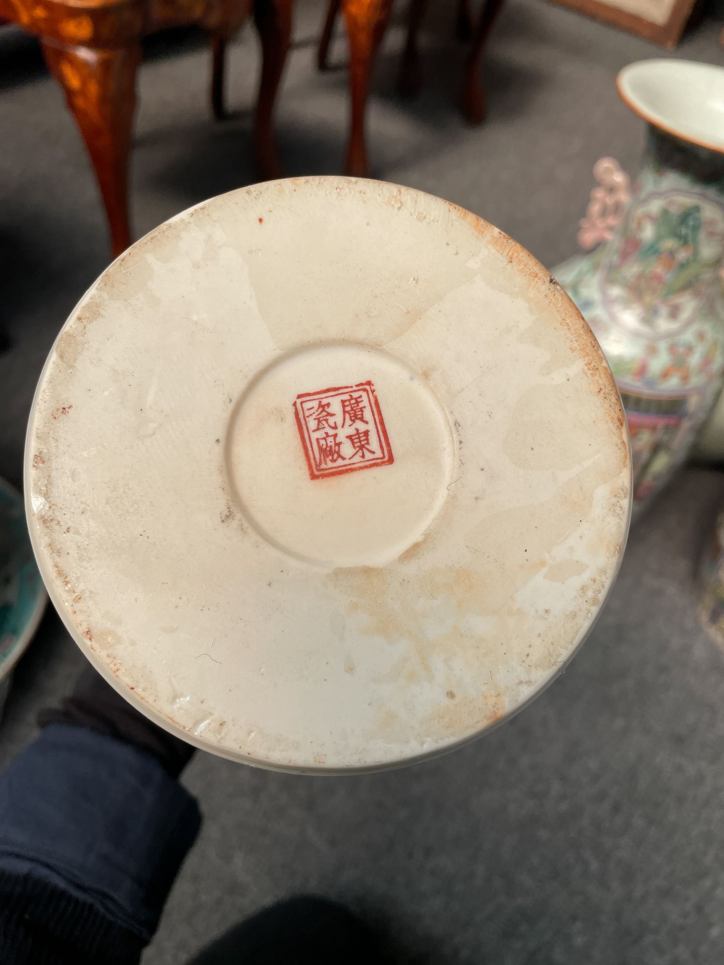 A Chinese Canton grisaille and enamelled 'Winter Landscape' cylindrical vase and ginger jar, 20thC, - Image 21 of 26