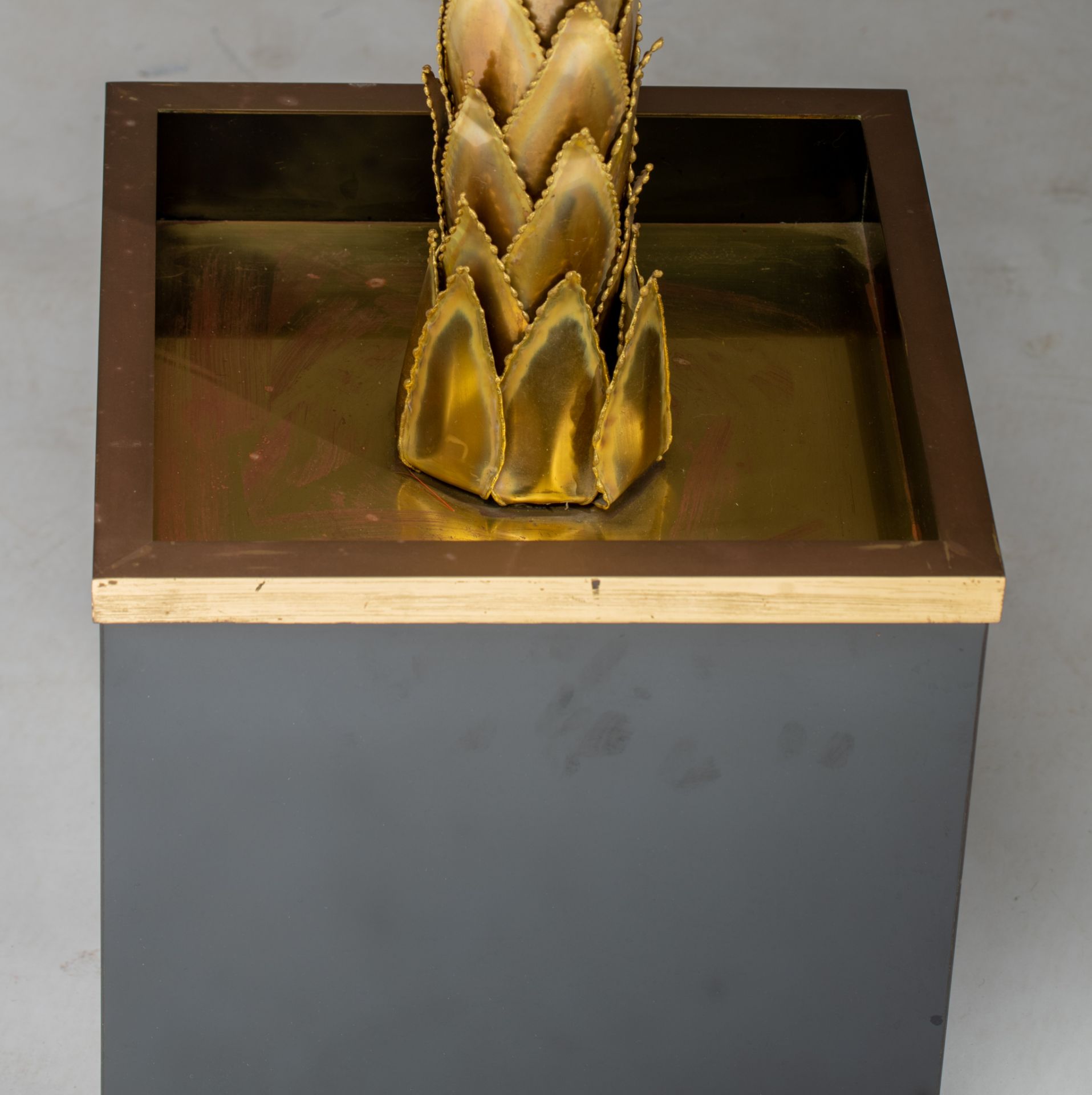 A vintage brass design Palm Tree lamp by Maison Jansen, Paris, H 155 cm - Image 9 of 10