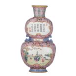 A Chinese famille rose double gourd wall vase, with a Qianlong mark, 20thC, L 20,5 cm