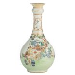 A Chinese famille rose garlic mouth bottle vase, 18thC, H 24,5 cm