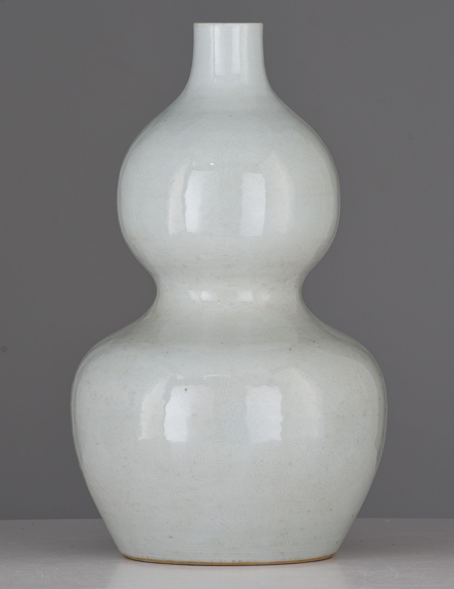 A Chinese anhua tianbai-glazed double-gourd vase, incised with 'Da Ming Wanli Nian Zhi' at the botto - Image 5 of 7
