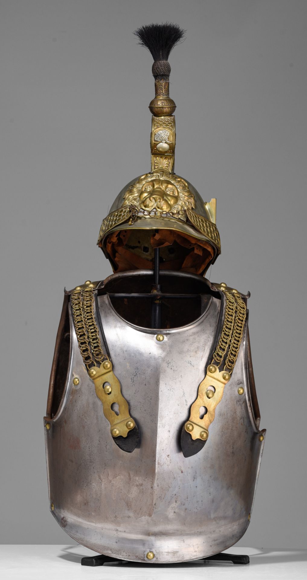 A French cuirassier breastplate and helmet, Manufacture Royale d'Armes de Klingenthal, 19thC, H 88 c - Image 3 of 11