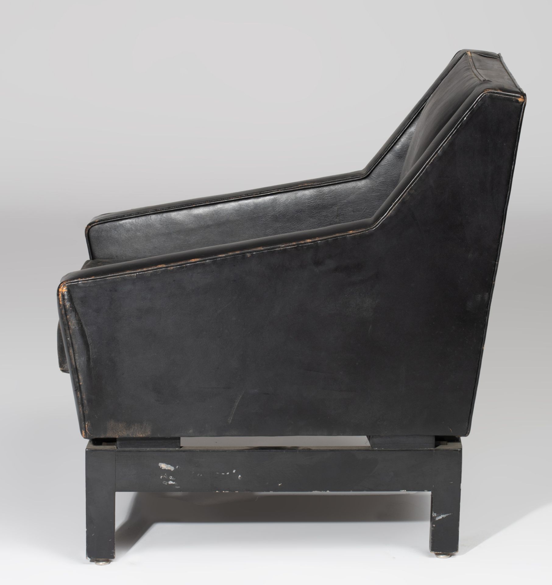 A Verraneman armchair, black leather on a black lacquered wooden frame, 1957, H 76 - W 72 cm - Image 5 of 11