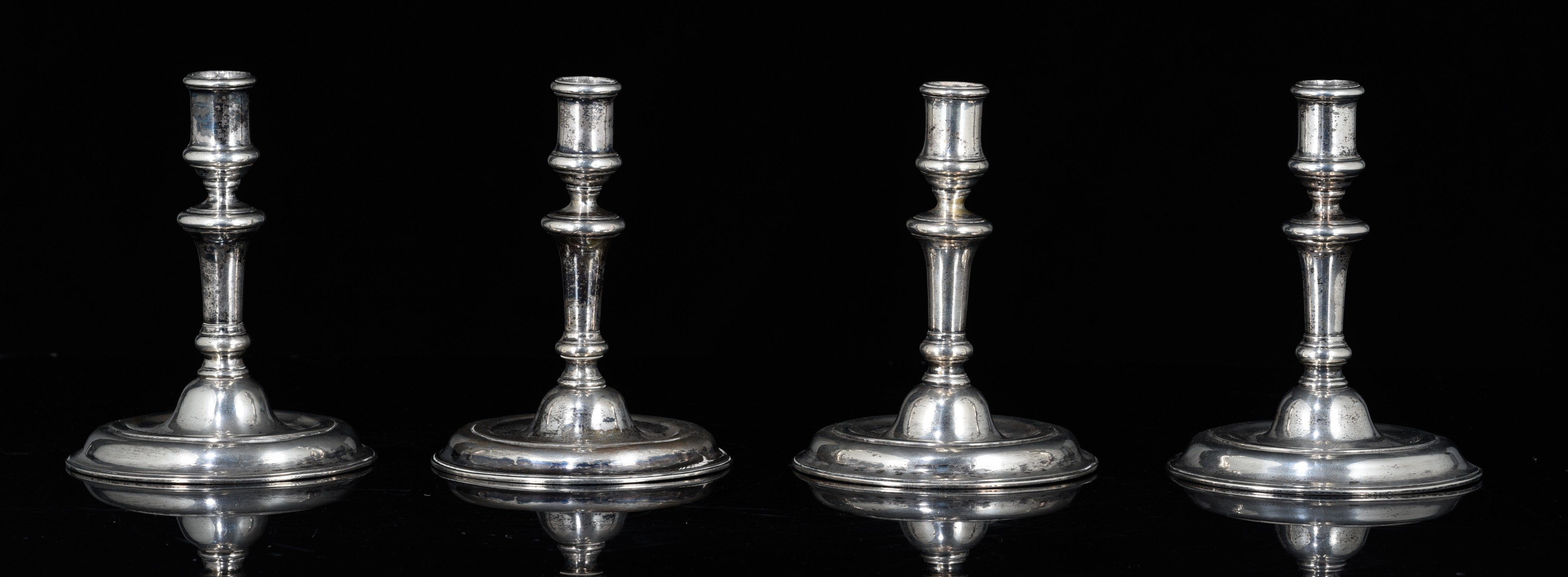 A set of four German silver candlesticks, hallmarked Dresden, mid 18thC, H 15,5 cm - total weight: 1 - Image 4 of 26