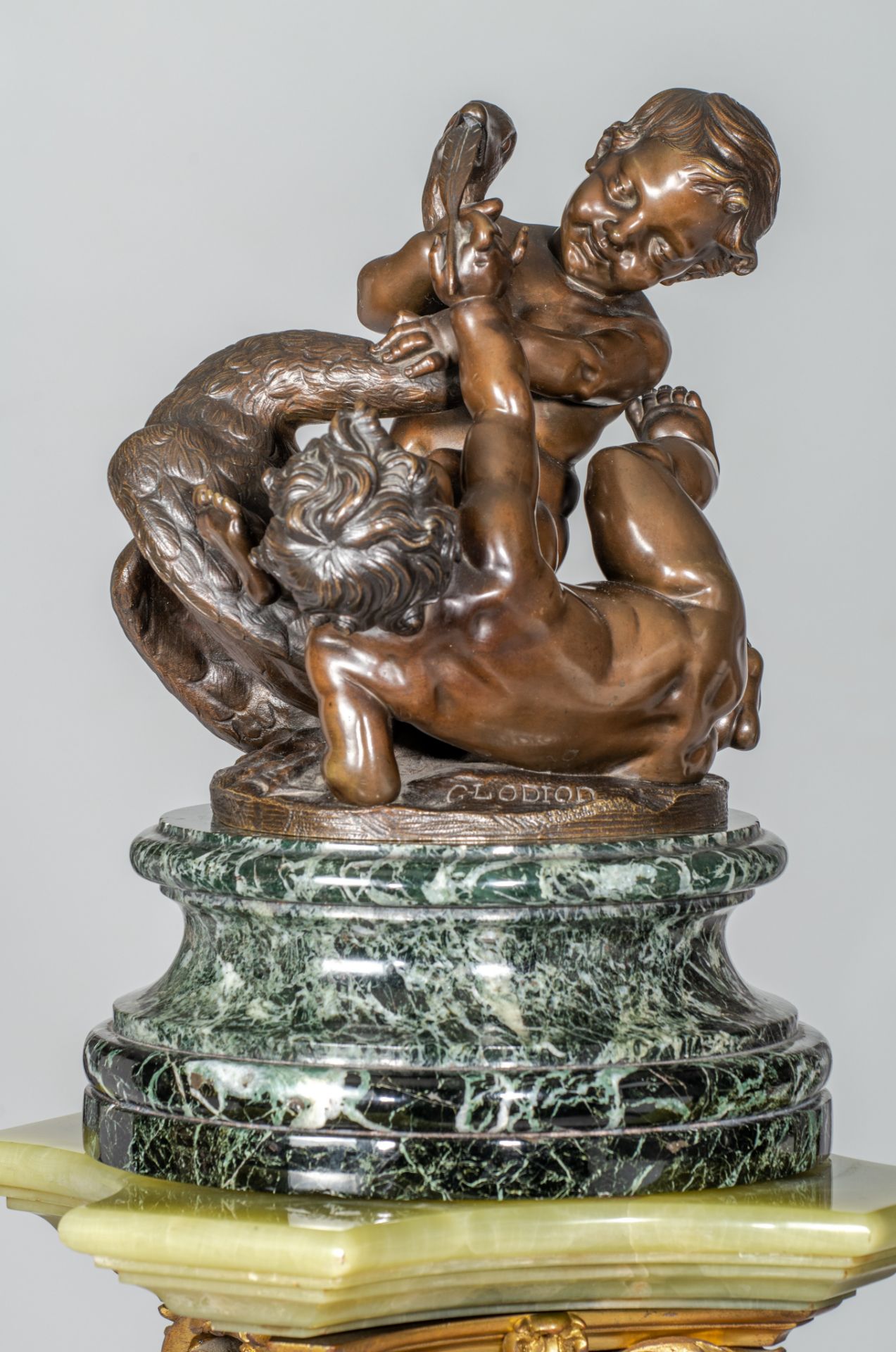 Clodion, putti playing with a swan, patinated bronze on a marble pedestal, H 145 cm (total height) - Image 7 of 18