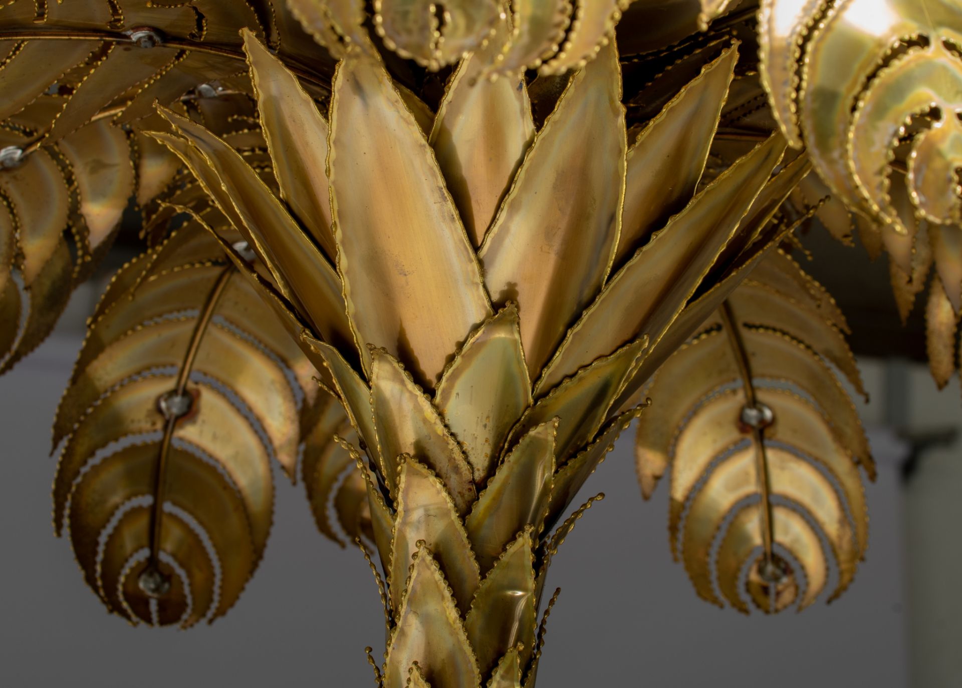 A vintage brass design Palm Tree lamp by Maison Jansen, Paris, H 155 cm - Image 10 of 10