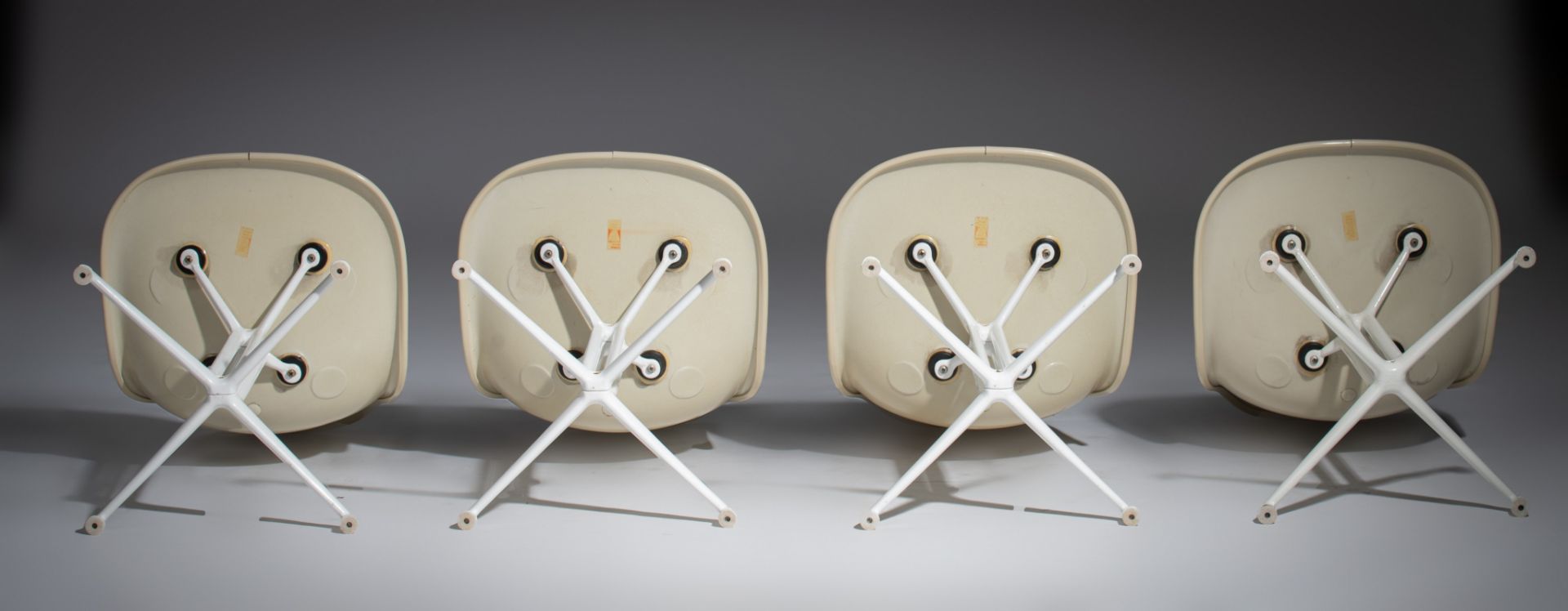 A fine set of six dining chairs by Charles and Ray Eames for Herman Miller, USA, 1960s, H 83 - 85 - - Image 7 of 16