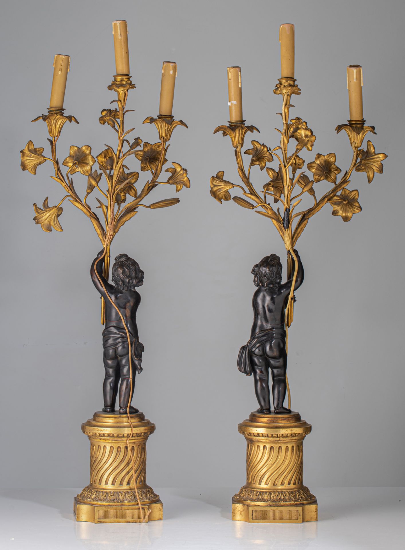 A pair of Neoclassical patinated and gilt bronze figural candelabras, H 80 cm - Image 4 of 7