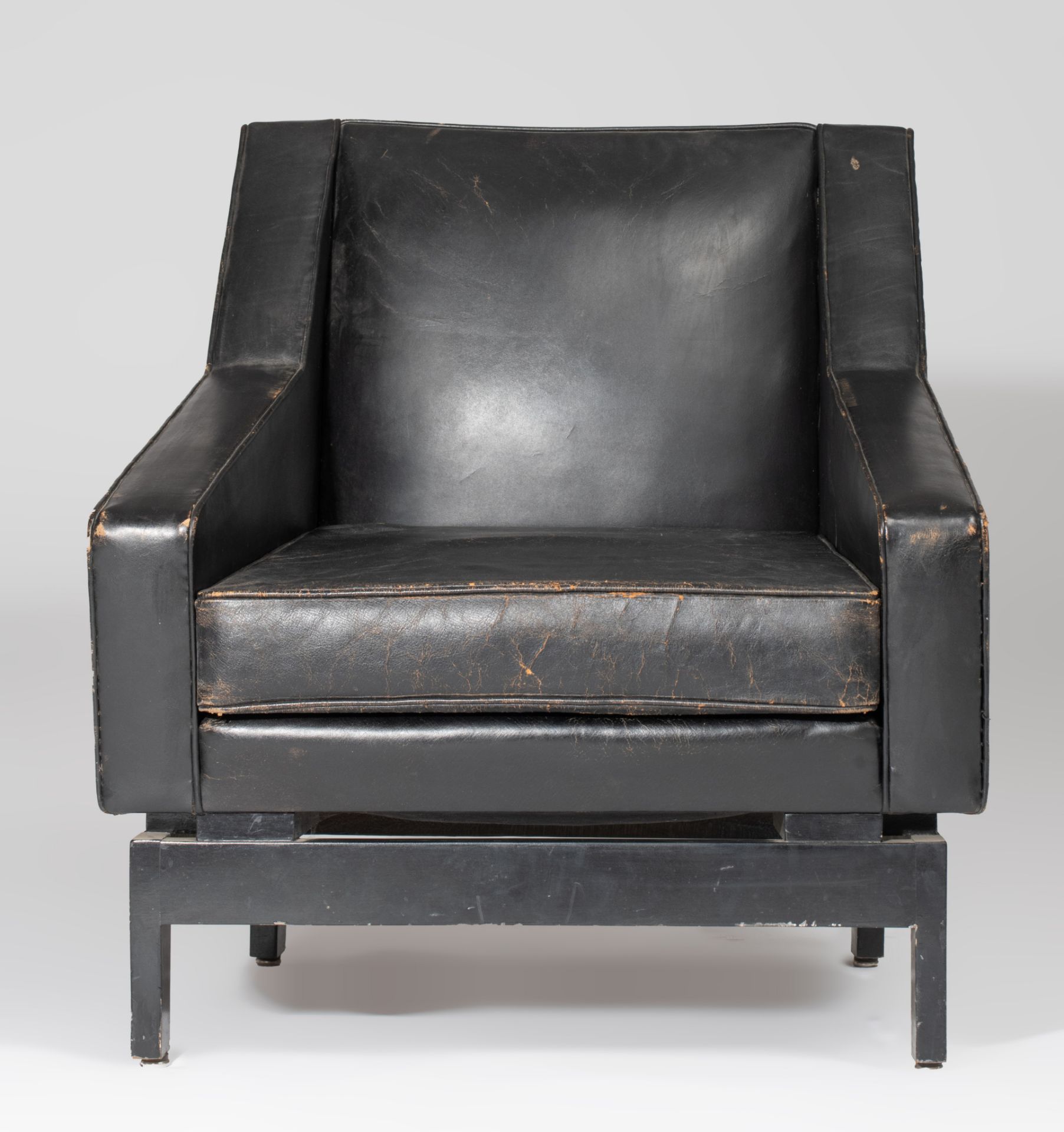 A Verraneman armchair, black leather on a black lacquered wooden frame, 1957, H 76 - W 72 cm - Image 4 of 11