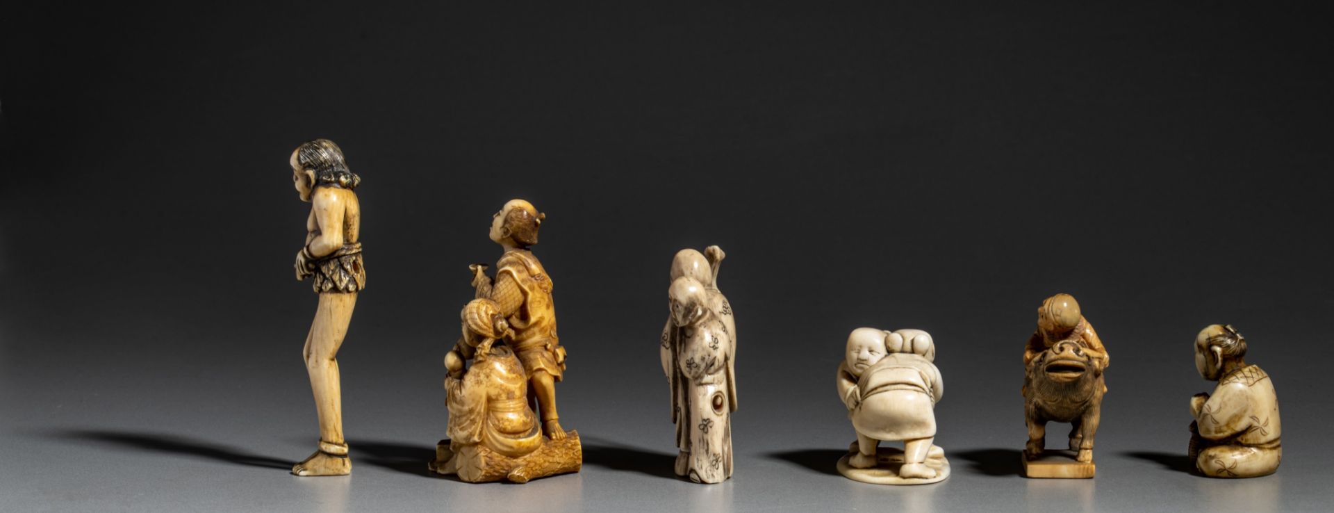 A collection of six ivory Japanese figurines, one okimono and five netsukes (+) - Image 3 of 8