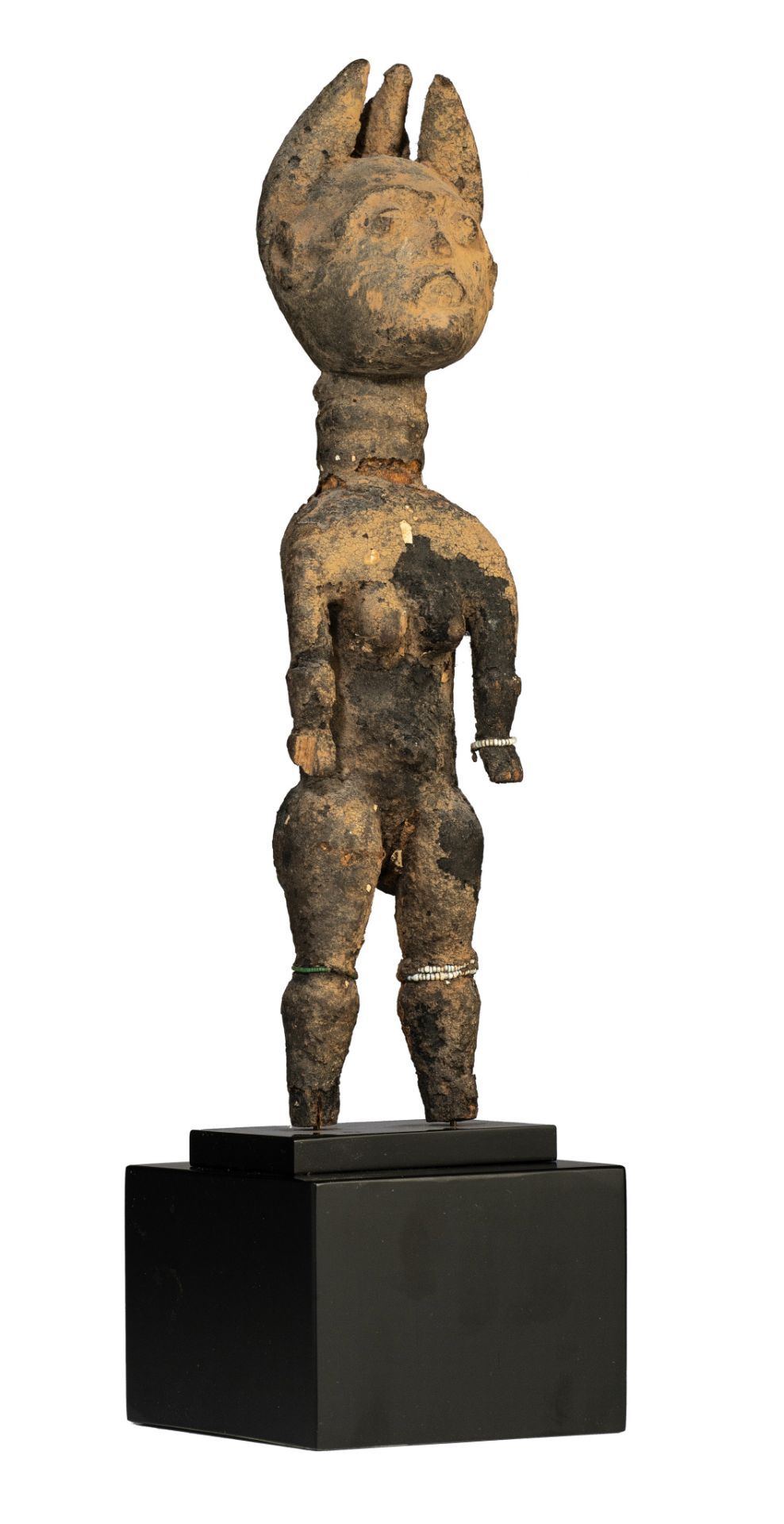 A carved and patinated wooden ritual figure, Abron (Ghana), 29,5 cm