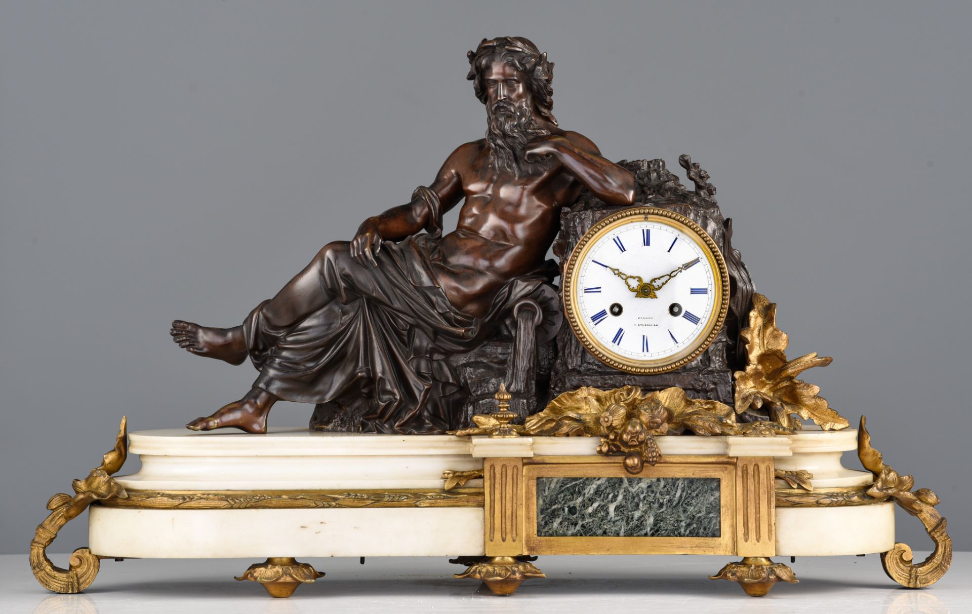 A marble and bronze mantle clock, the dial signed 'Wilgot, a Bruxelles', late 1900, H 39 - W 65 cm - Image 2 of 7