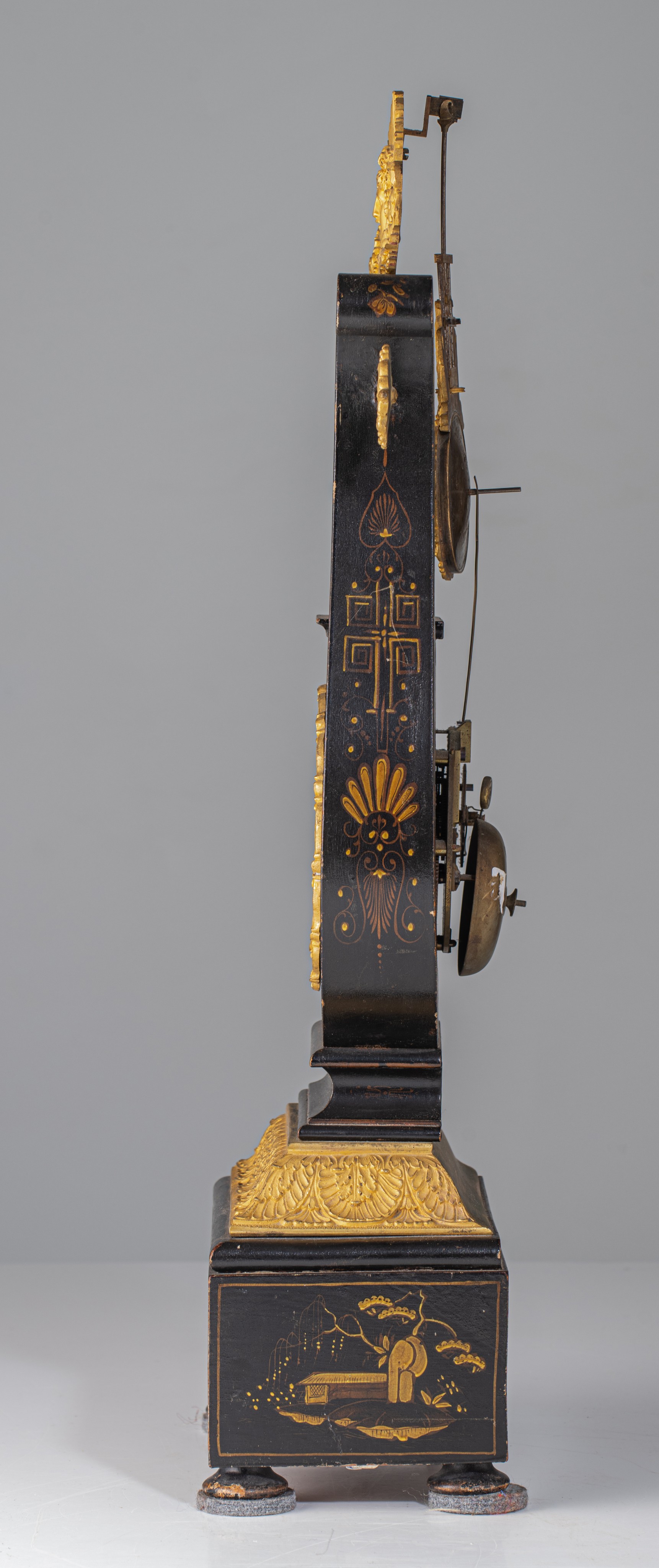 A French Restauration lyre-shaped chinoiserie lacquered mantel clock, with gilt bronze mounts, ca. 1 - Image 3 of 7