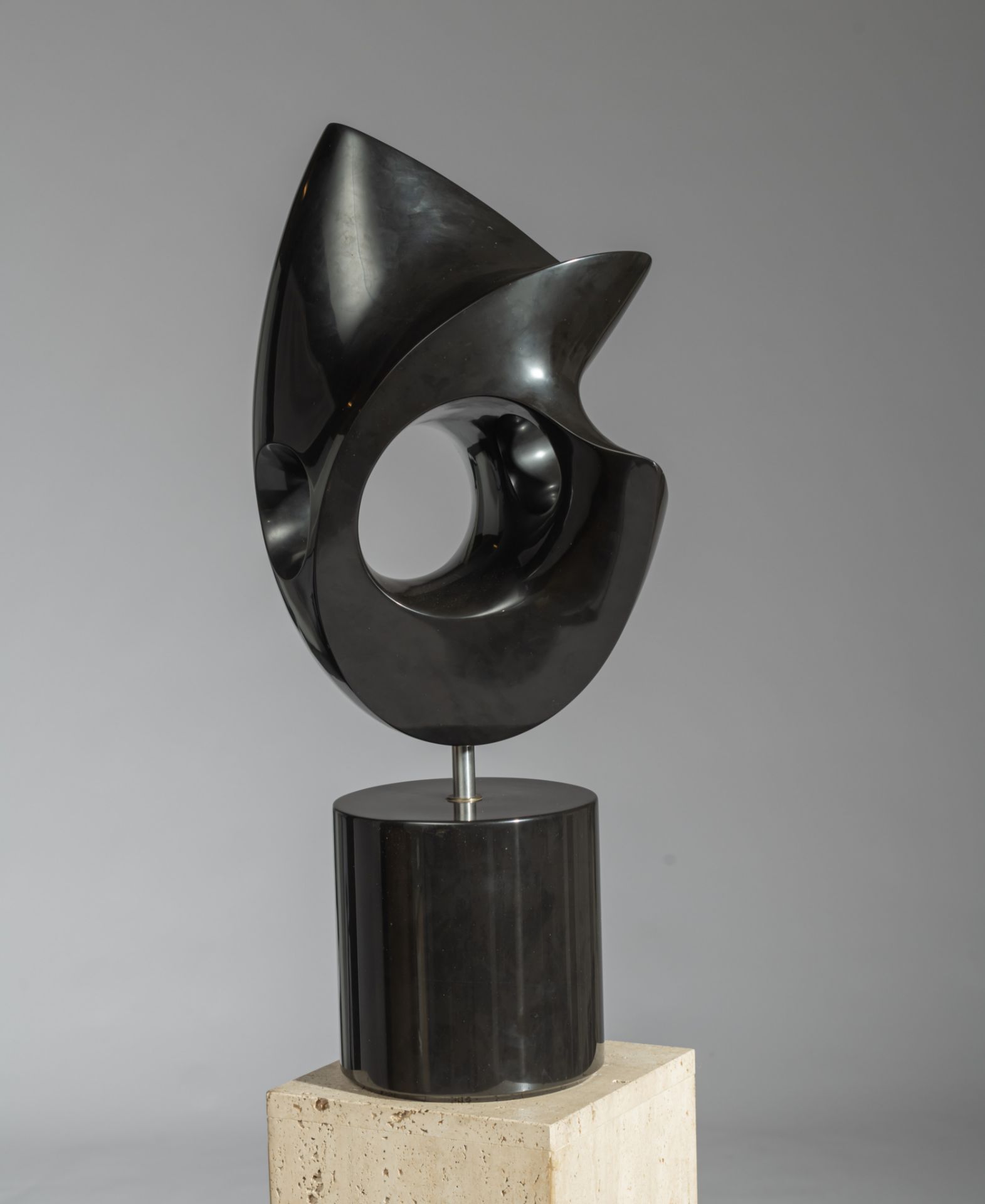 Jeanine Behaeghel (1940-1993), abstract sculpture, 1988, noir Belge marble on a travertine pedestal, - Image 8 of 18