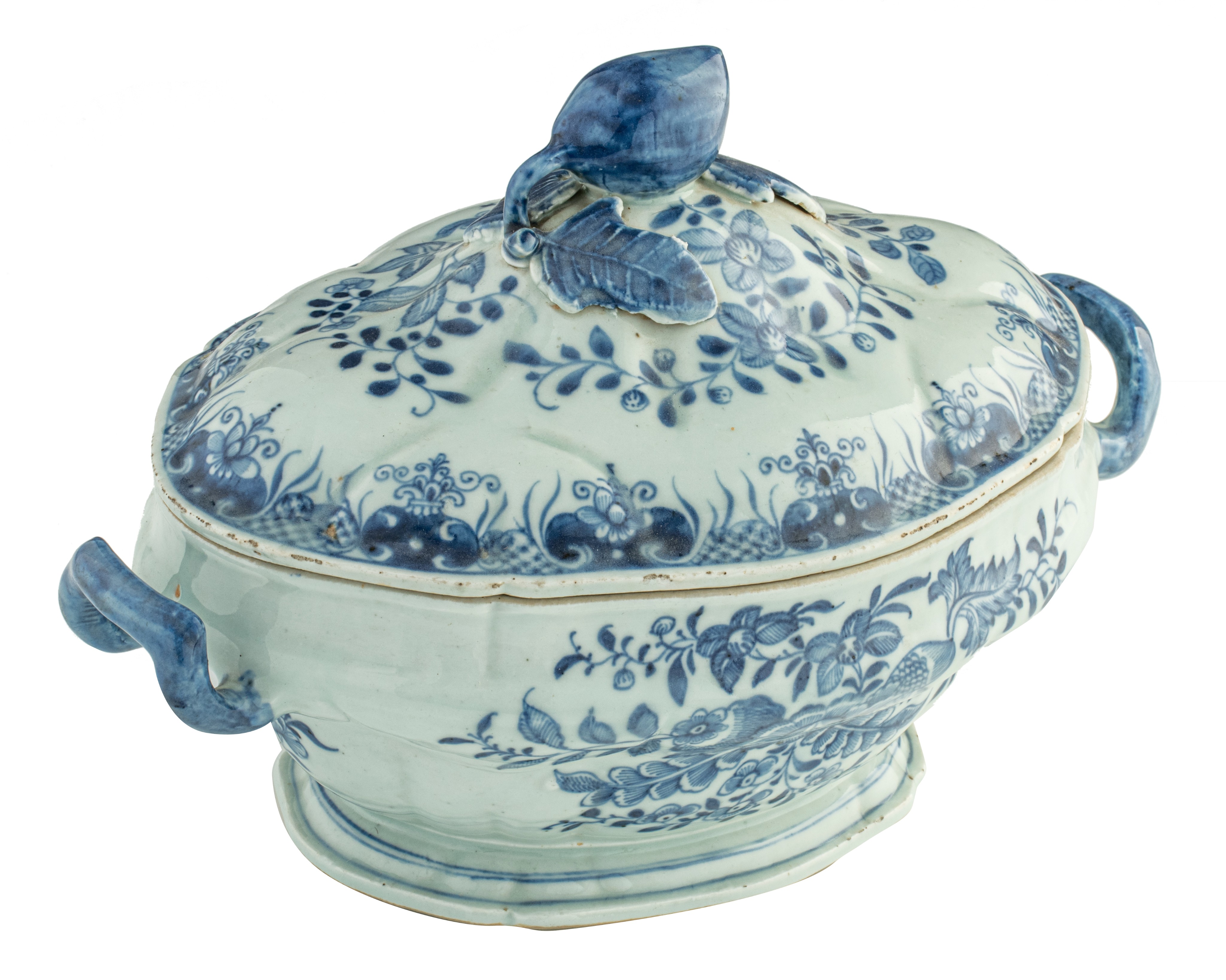 A Chinese blue and white export tureen and a matching plate, Qianlong period, H 19 - W 29,5 cm - add - Image 7 of 14