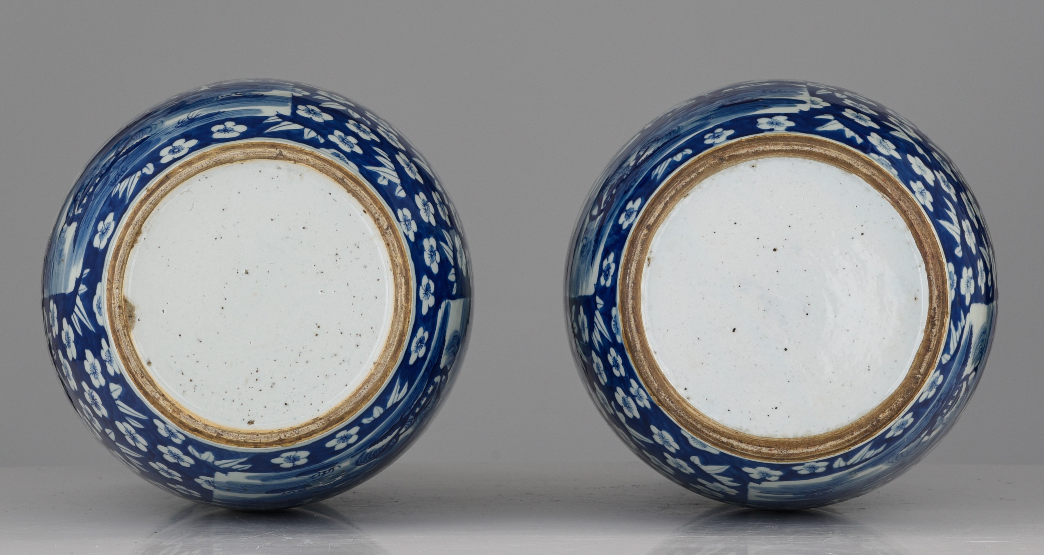 A pair of Chinese blue and white vases, paired with stylised-dragon handles, 19thC, H 49-50 cm - Image 7 of 7