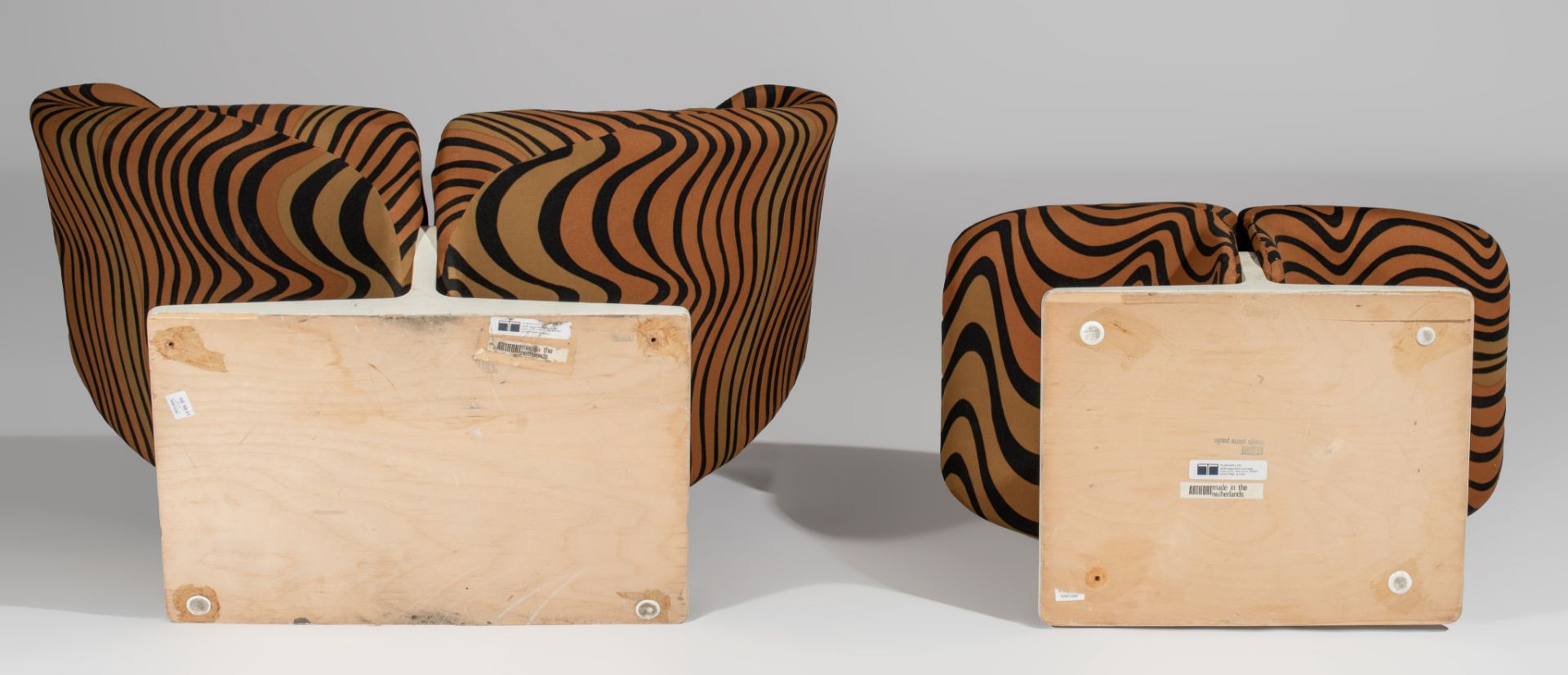 A rare Ribbon chair and ottoman by Pierre Paulin for Artifort, upholstered in 'Tiger' fabric by Jack - Image 9 of 20