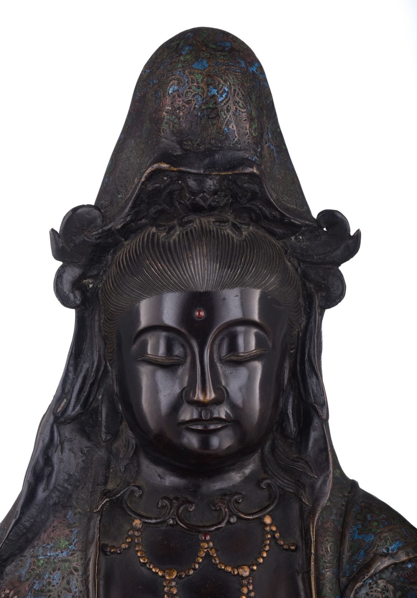 A Japanese champleve bronze seated Kannon, Meiji period, W 43 - H 55 cm - Bild 6 aus 12