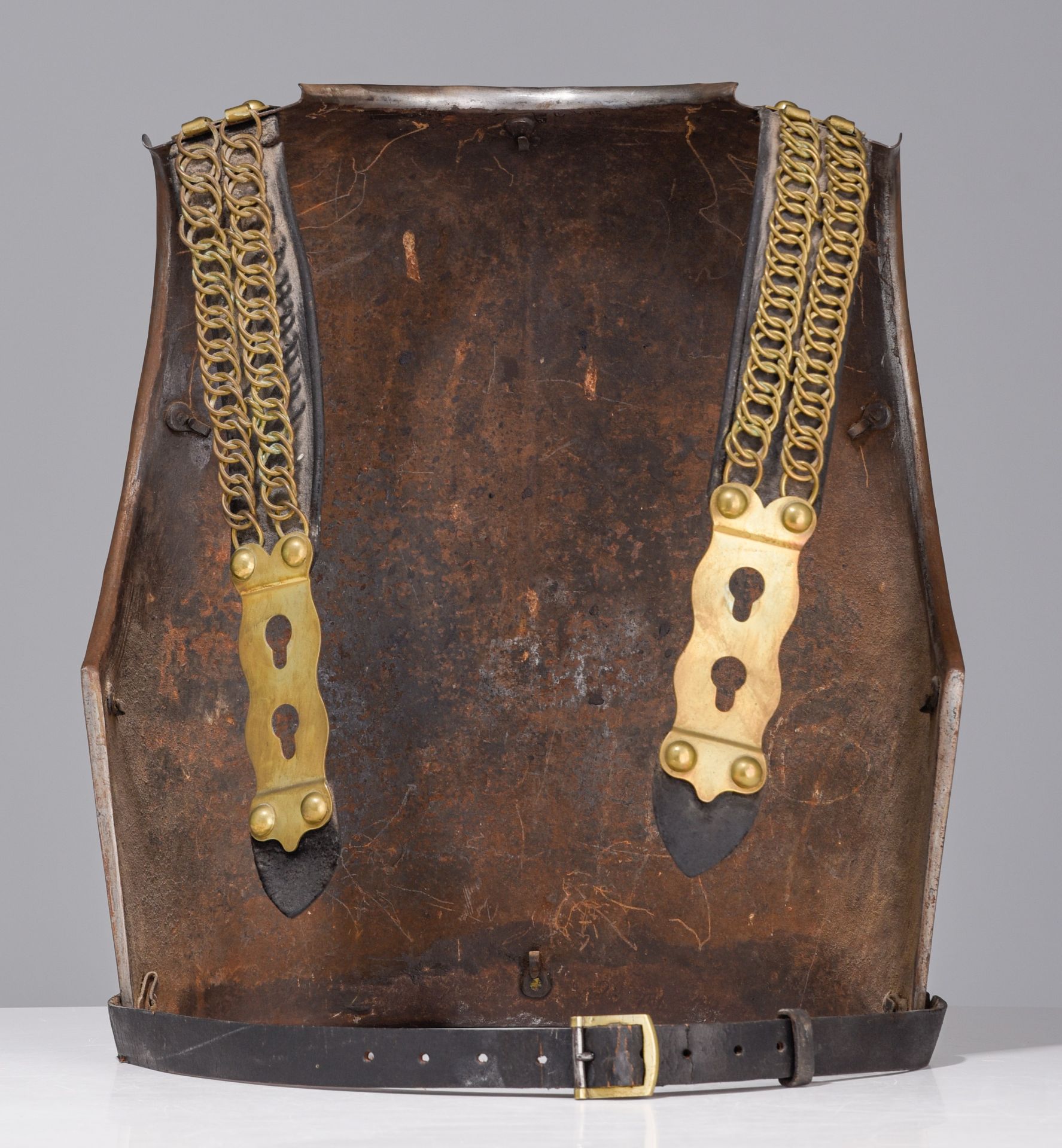 A French cuirassier breastplate and helmet, Manufacture Royale d'Armes de Klingenthal, 19thC, H 88 c - Image 9 of 11