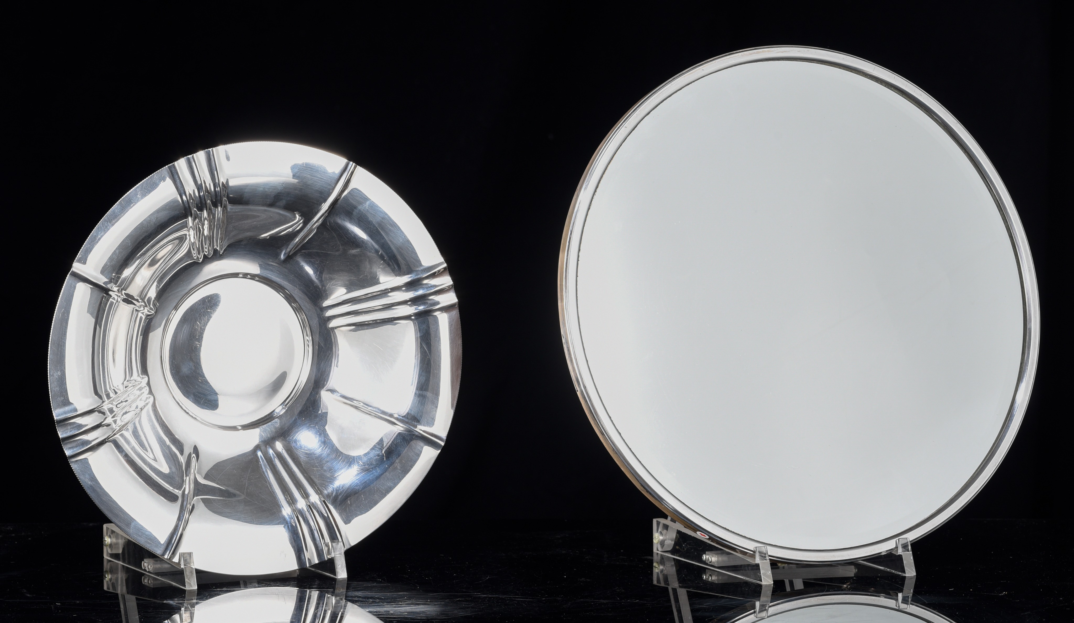 An 835/000 silver tray, on a mirrored platter, Wolfers/Brussels (1942-1992), H 8 / dia 40 cm, 550 g - Image 3 of 6