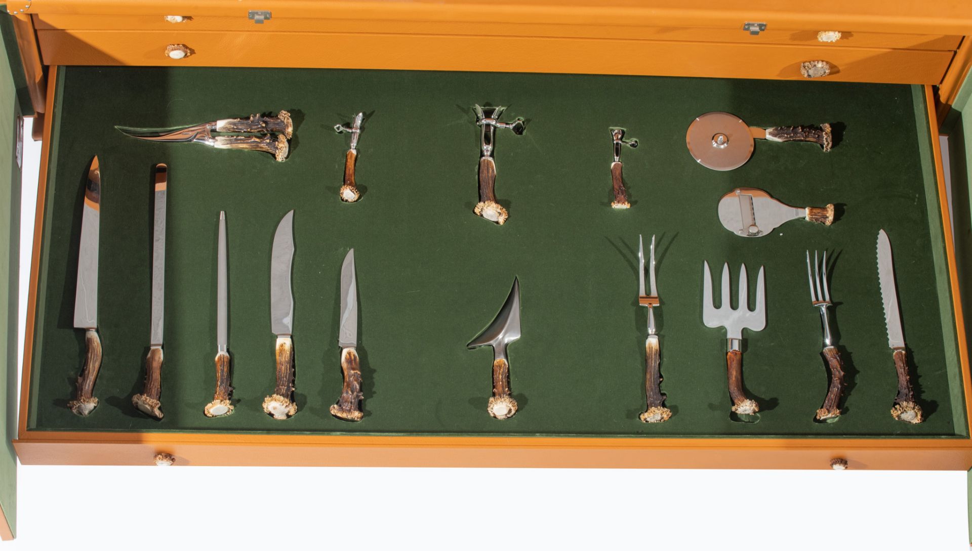 An exceptional deer antler flatware set by Lorenzi Milano, presented in two orange leather cases, H - Image 10 of 13